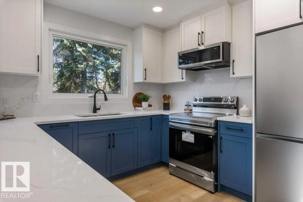 4 FLEETWOOD Crescent
