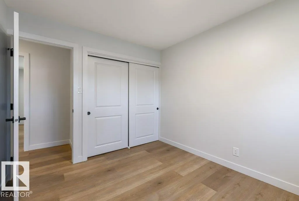 4 FLEETWOOD Crescent