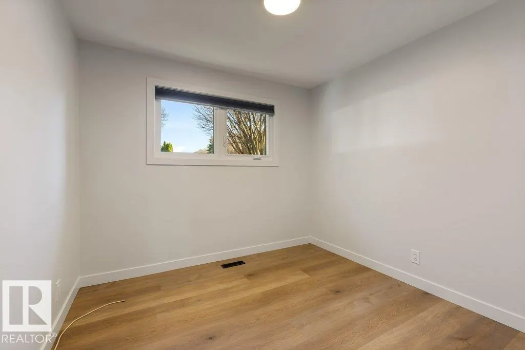 4 FLEETWOOD Crescent