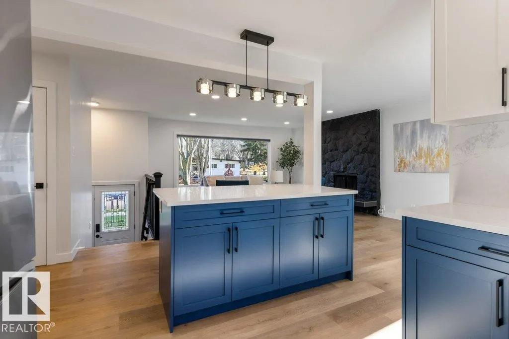 4 FLEETWOOD Crescent