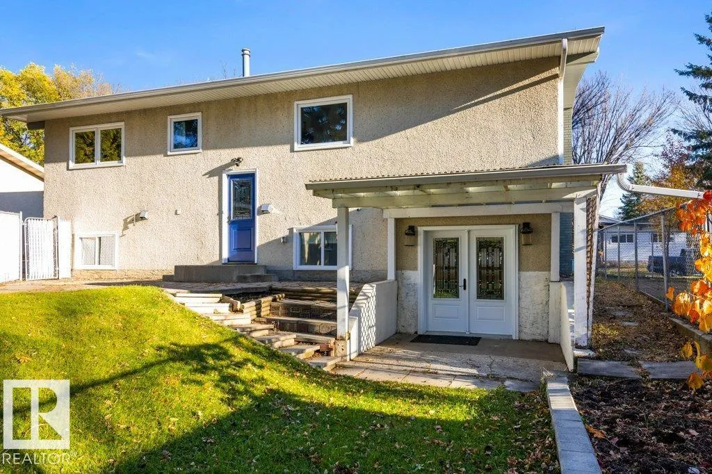 4 FLEETWOOD Crescent