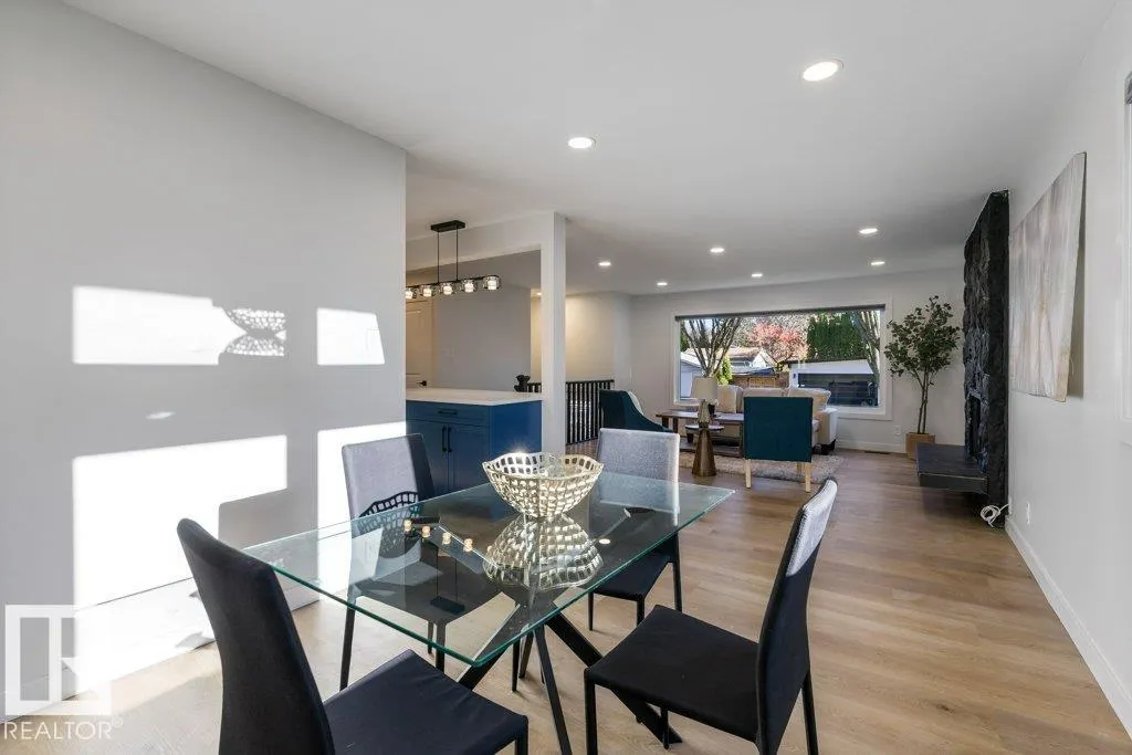 4 FLEETWOOD Crescent