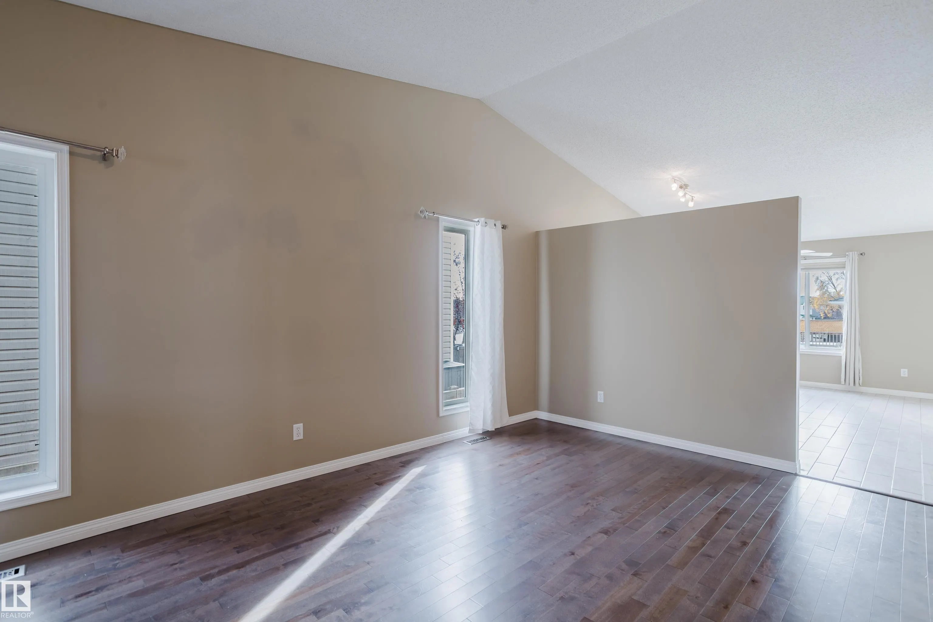 75 LANDSDOWNE Drive