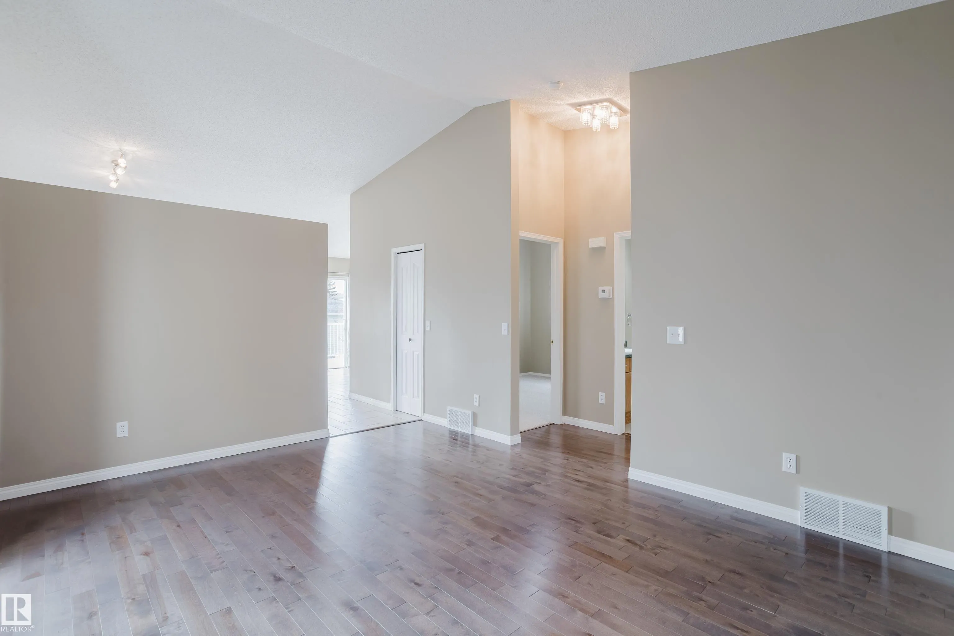 75 LANDSDOWNE Drive
