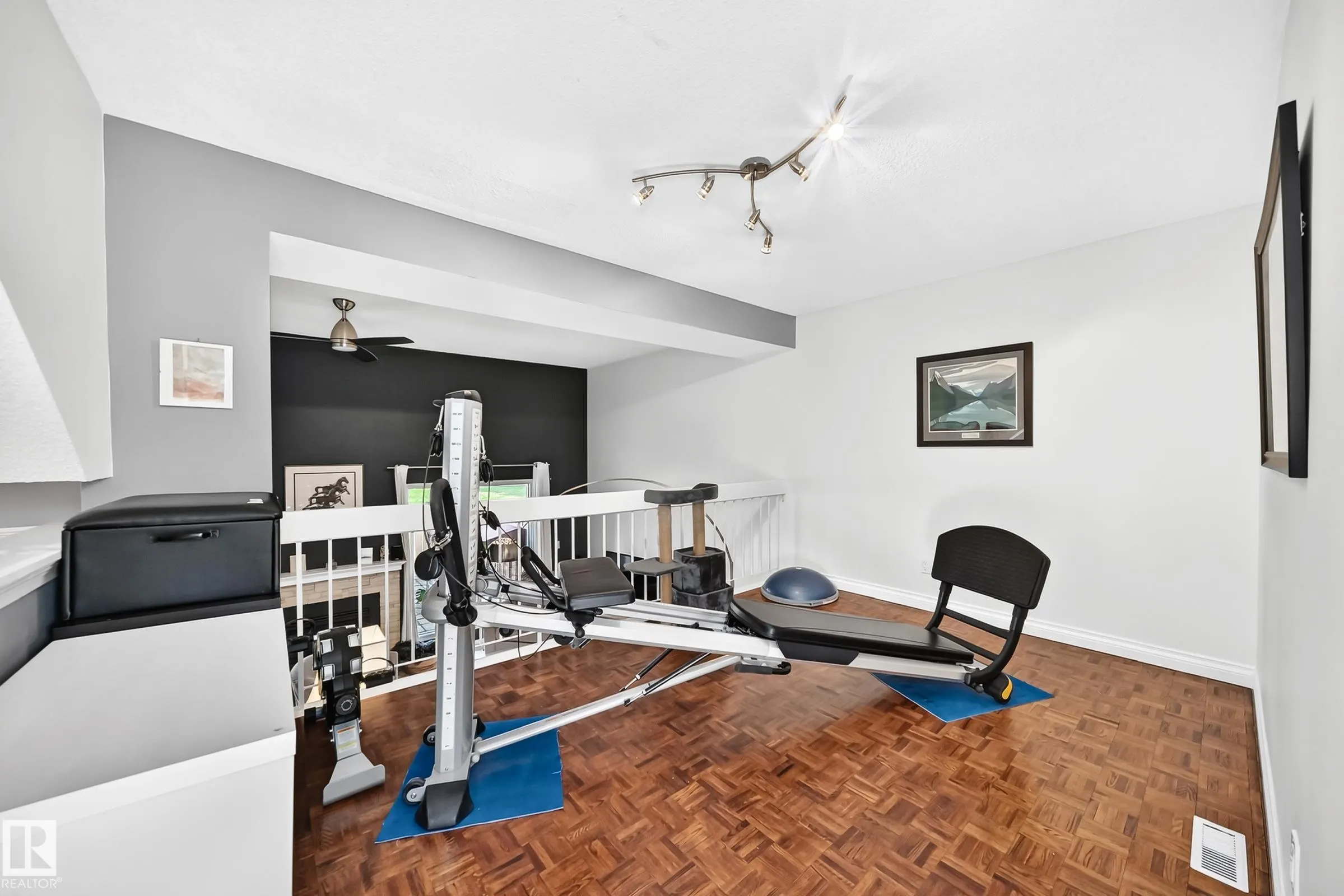 53 GLAEWYN Estates