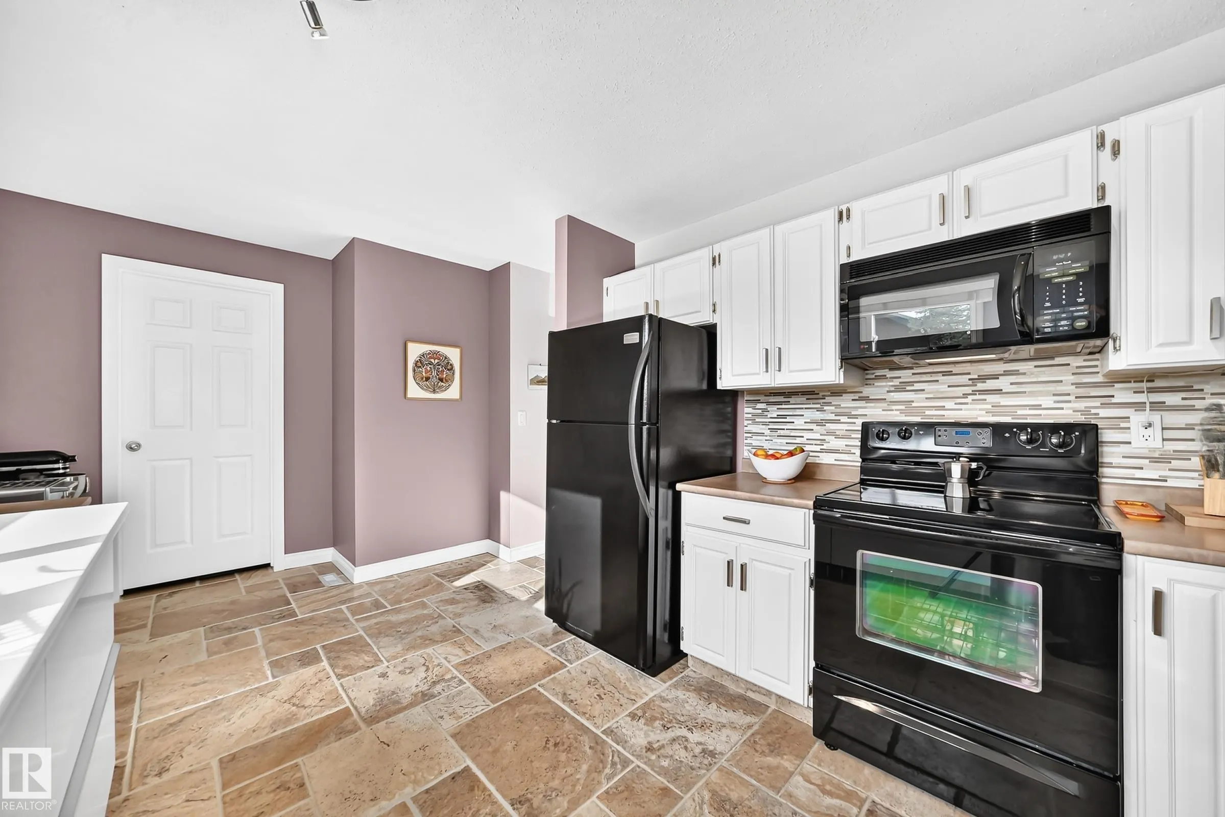 53 GLAEWYN Estates