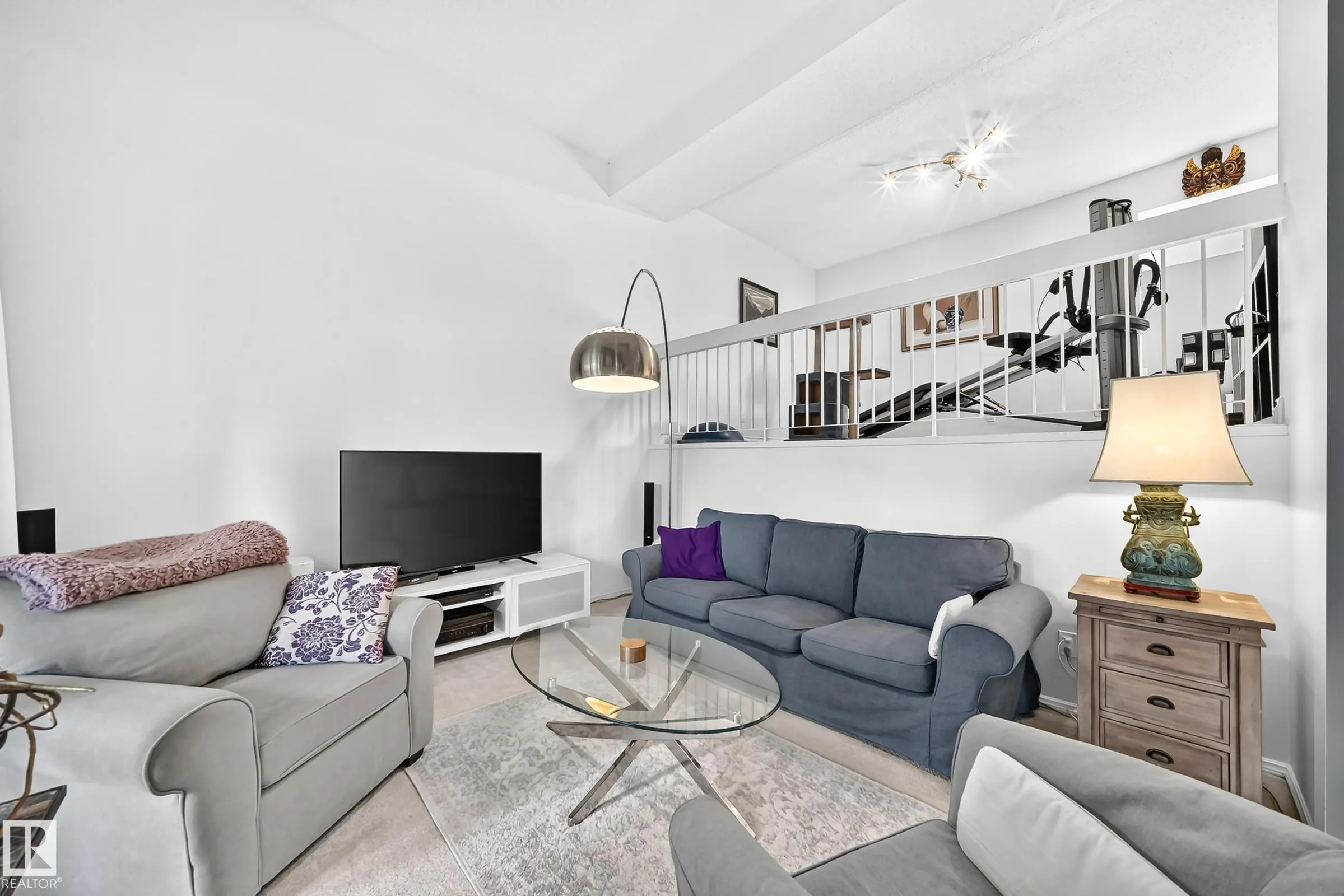 53 GLAEWYN Estates