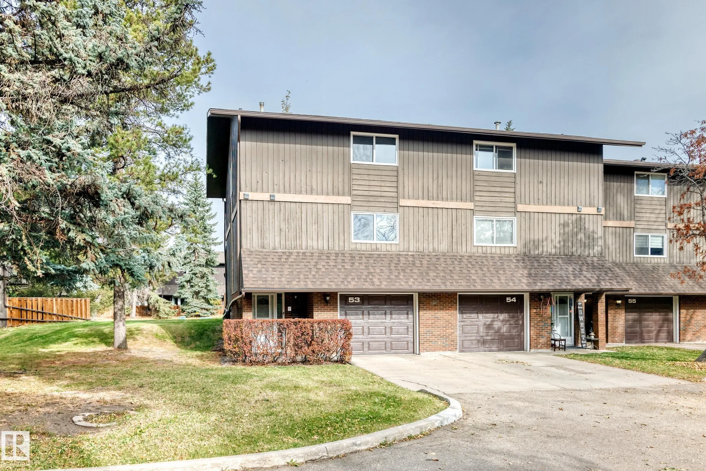 53 GLAEWYN Estates