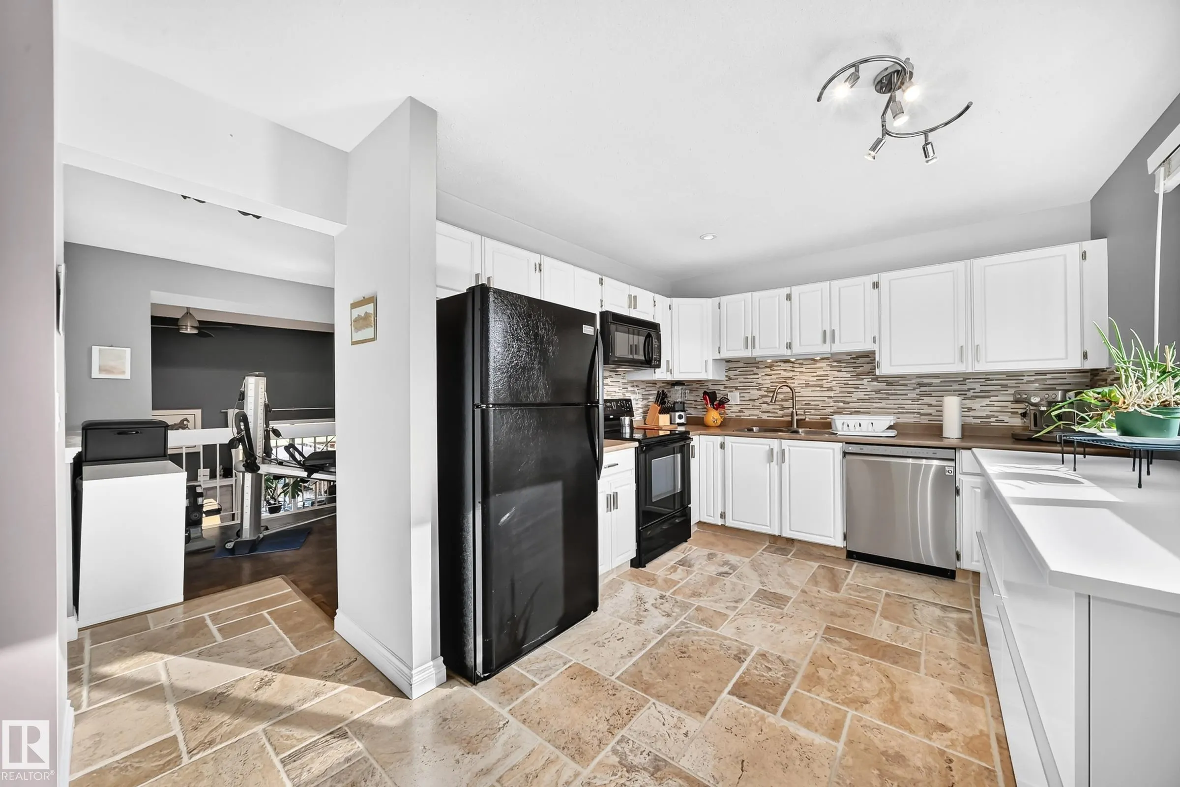 53 GLAEWYN Estates