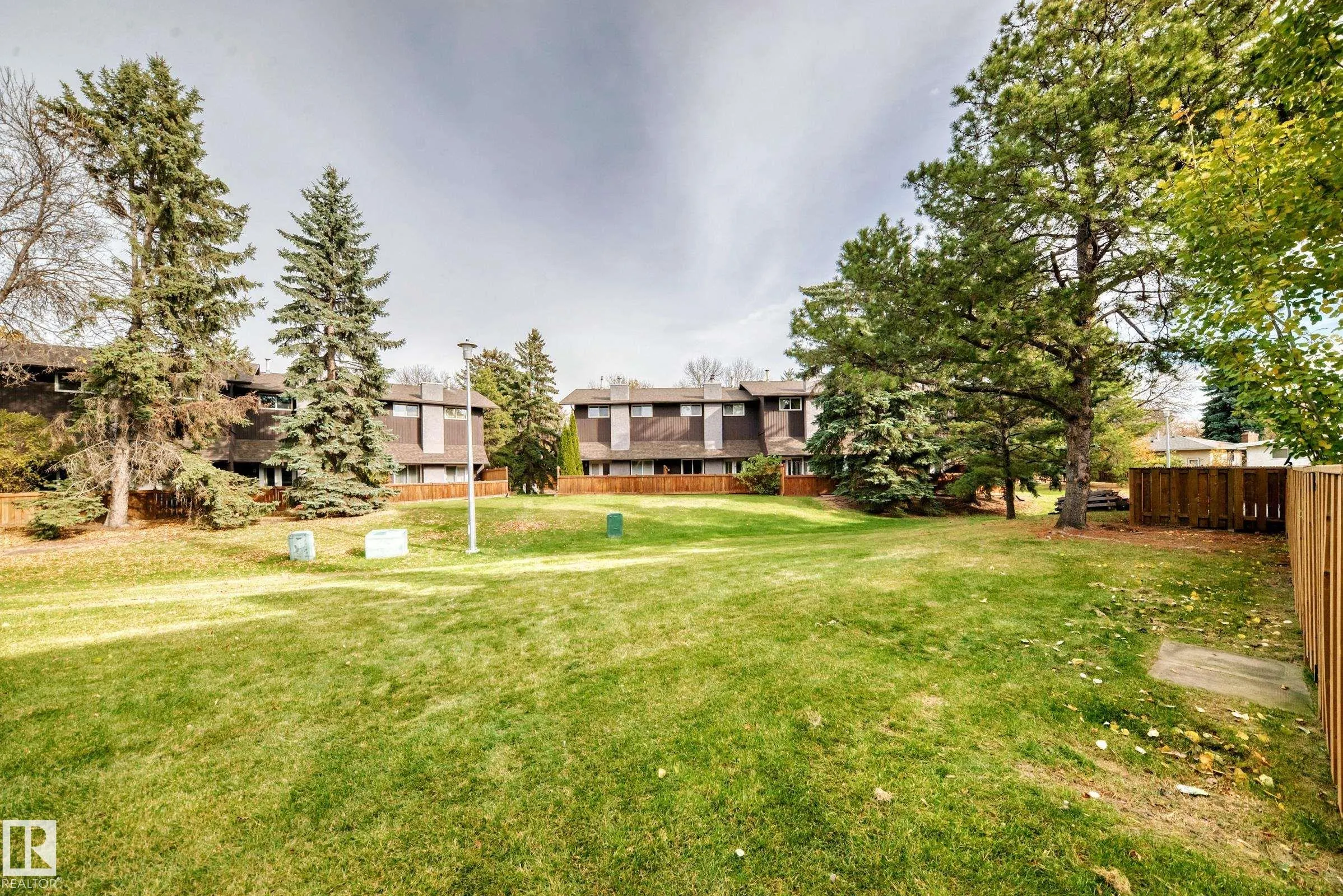 53 GLAEWYN Estates