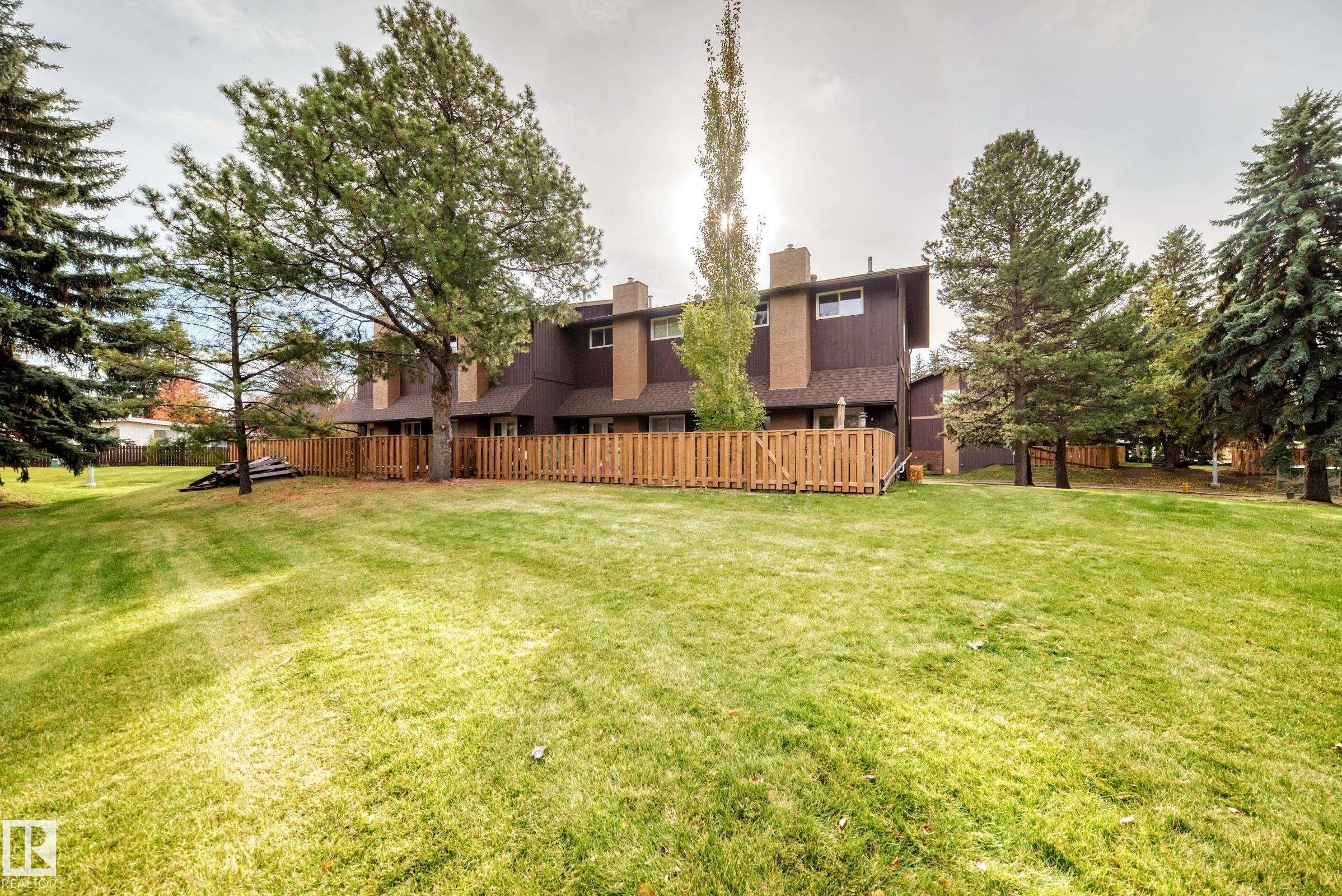 53 GLAEWYN Estates