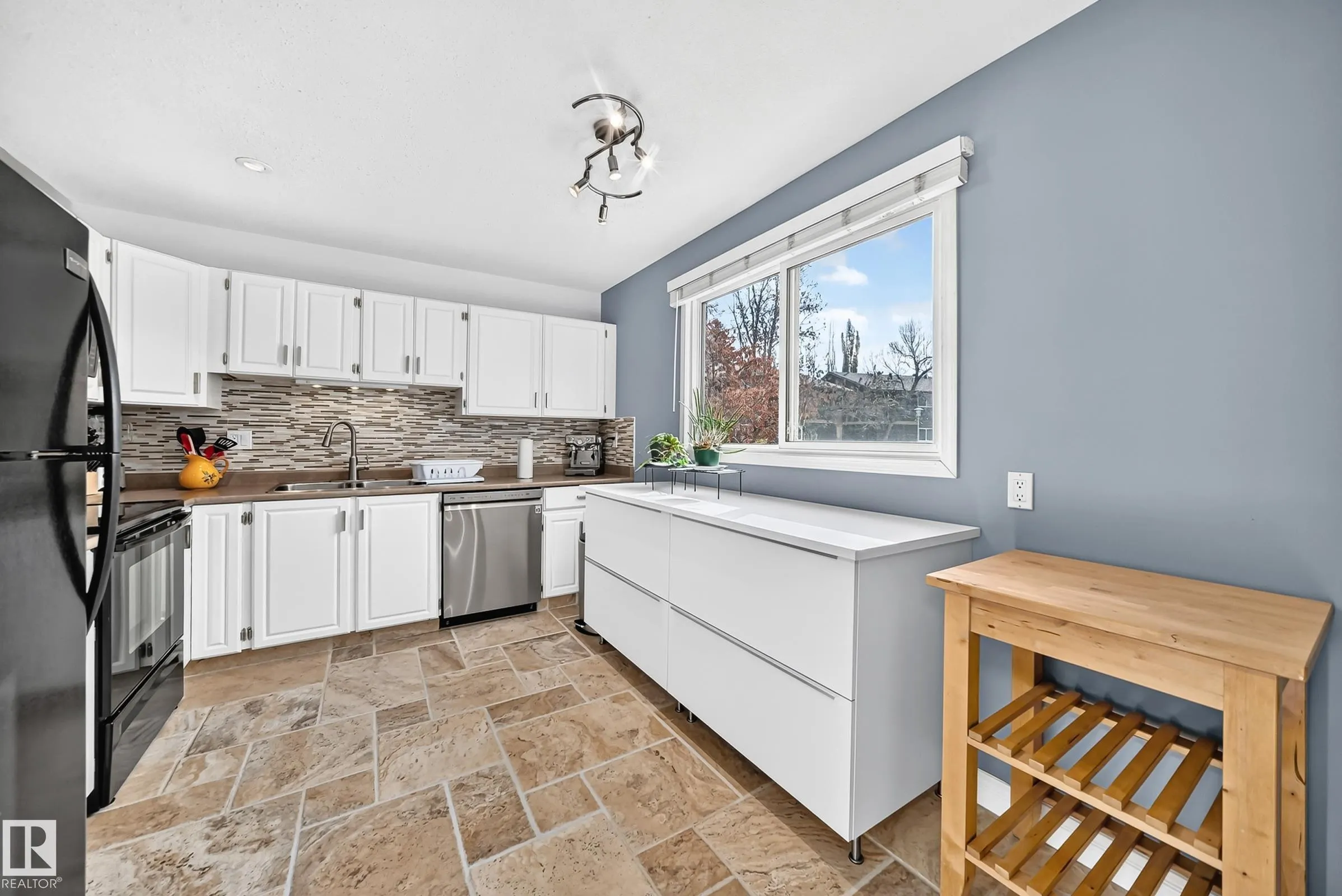 53 GLAEWYN Estates
