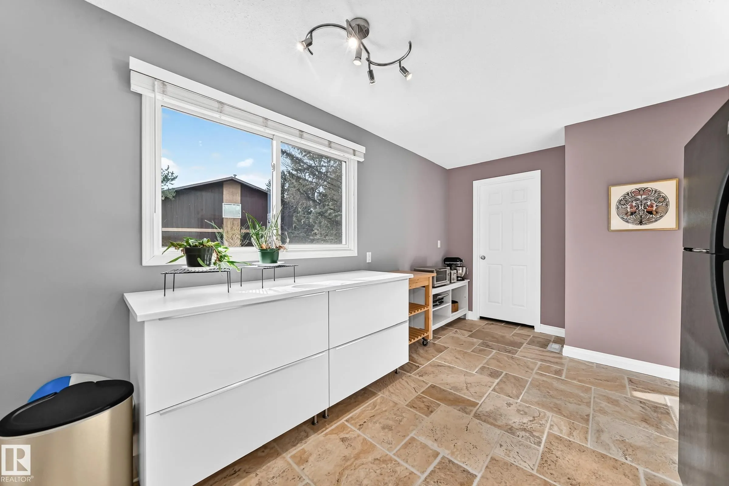 53 GLAEWYN Estates