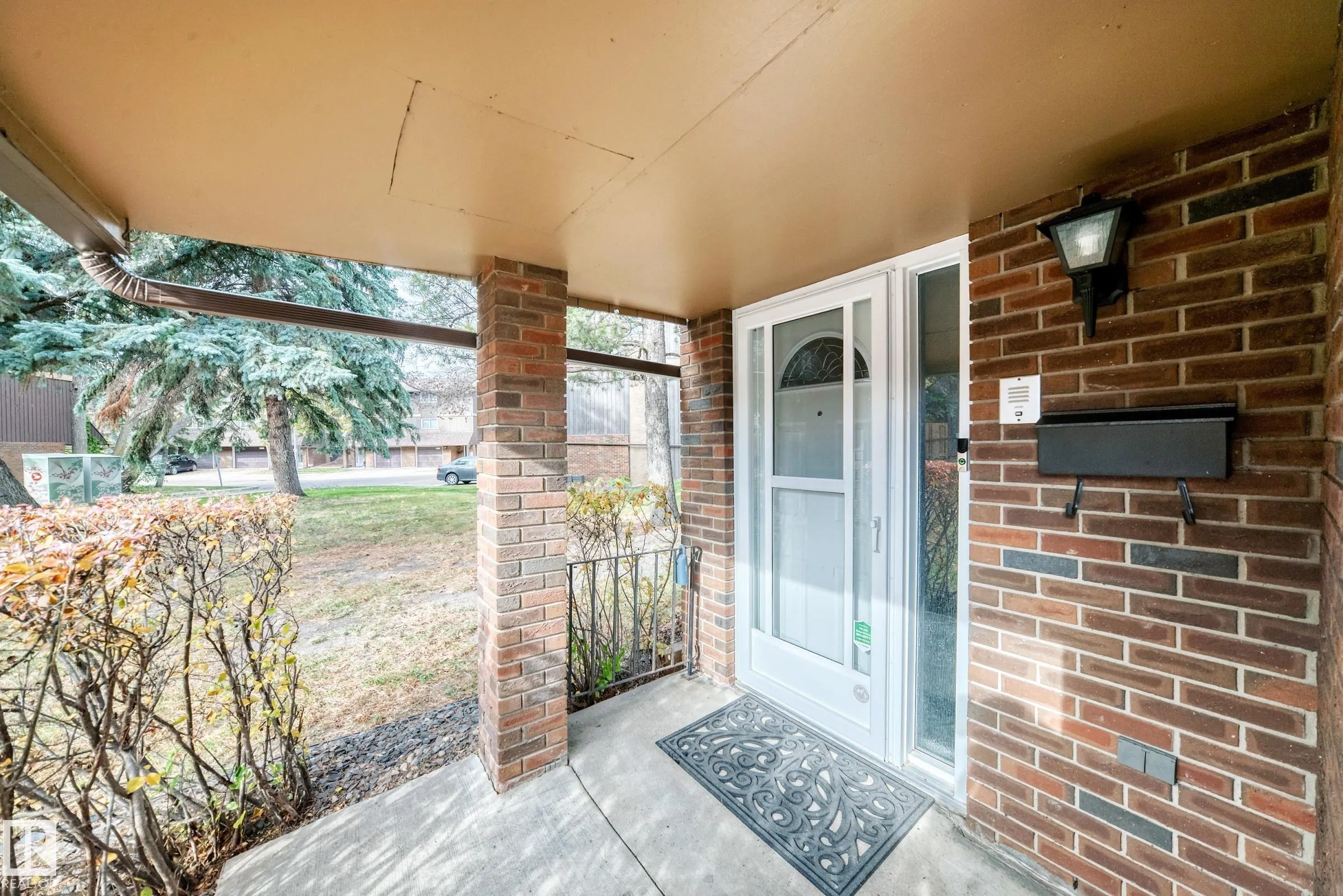 53 GLAEWYN Estates