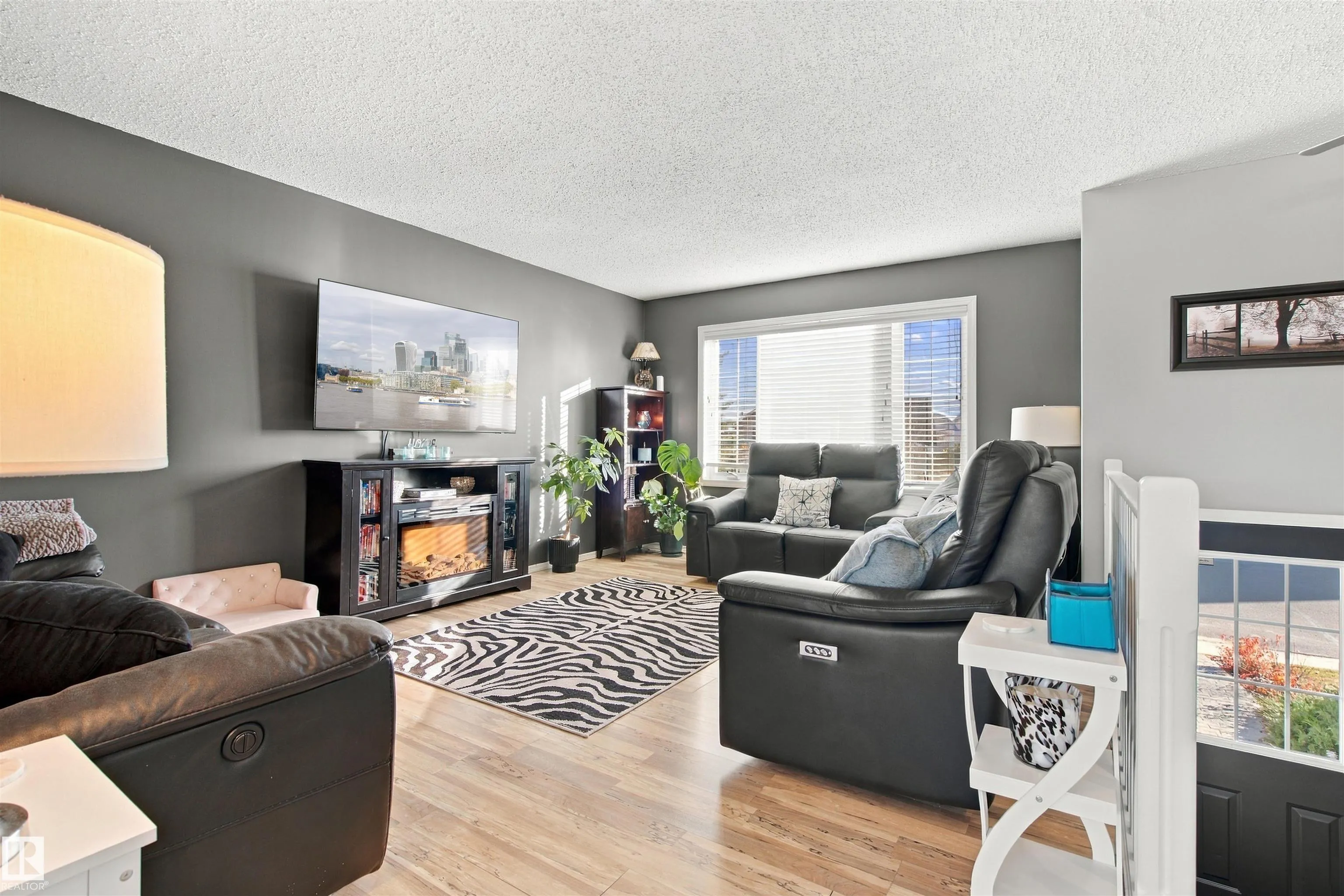3801 42 Ave