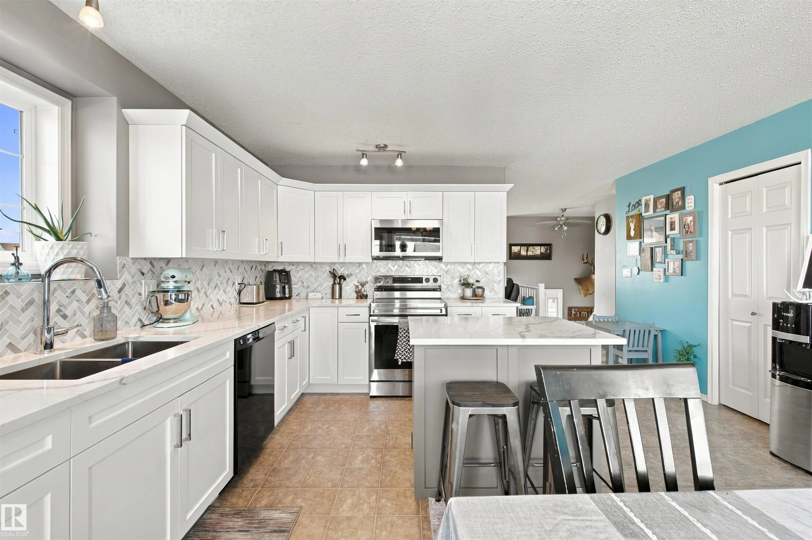 3801 42 Ave