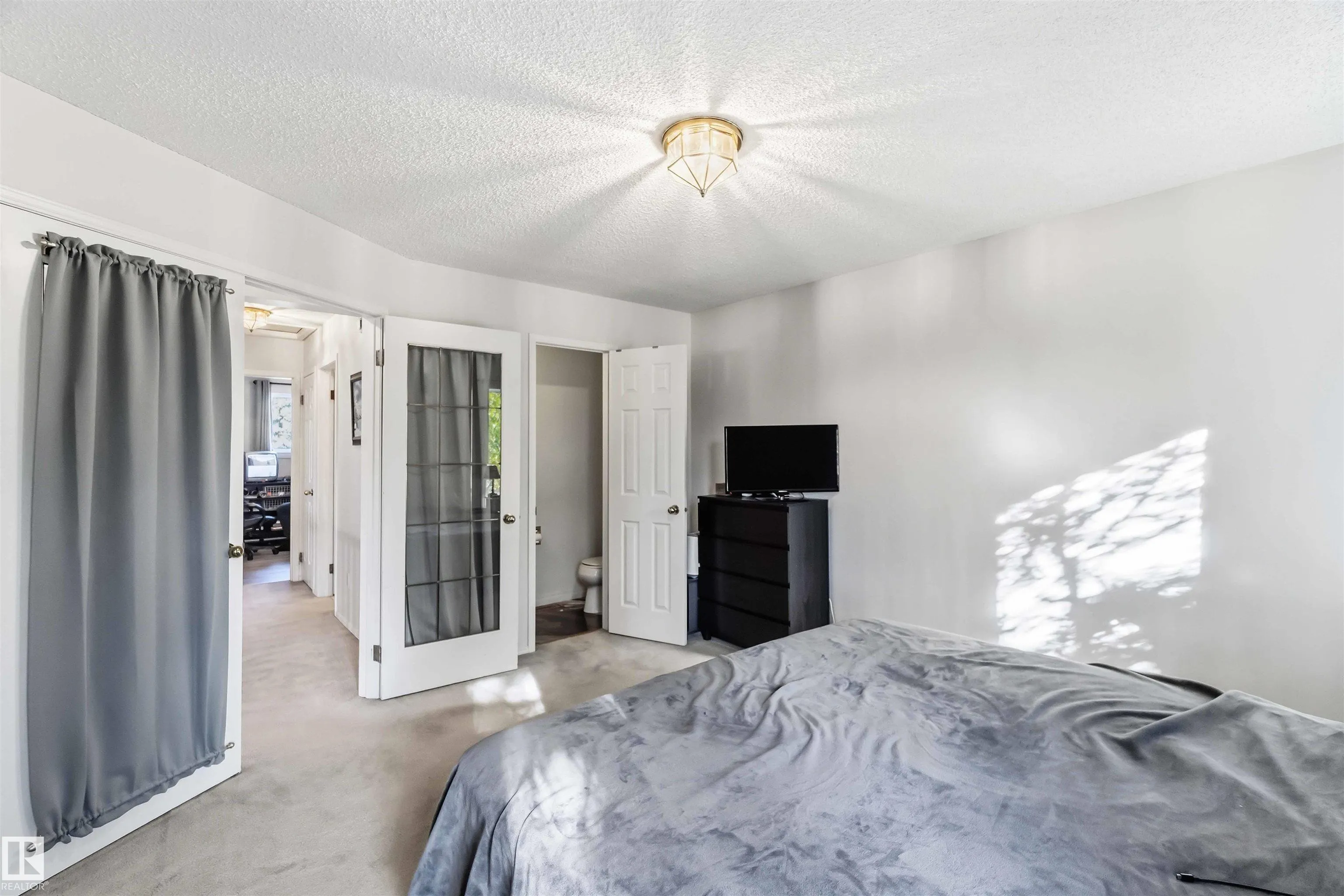 10709 24 Avenue