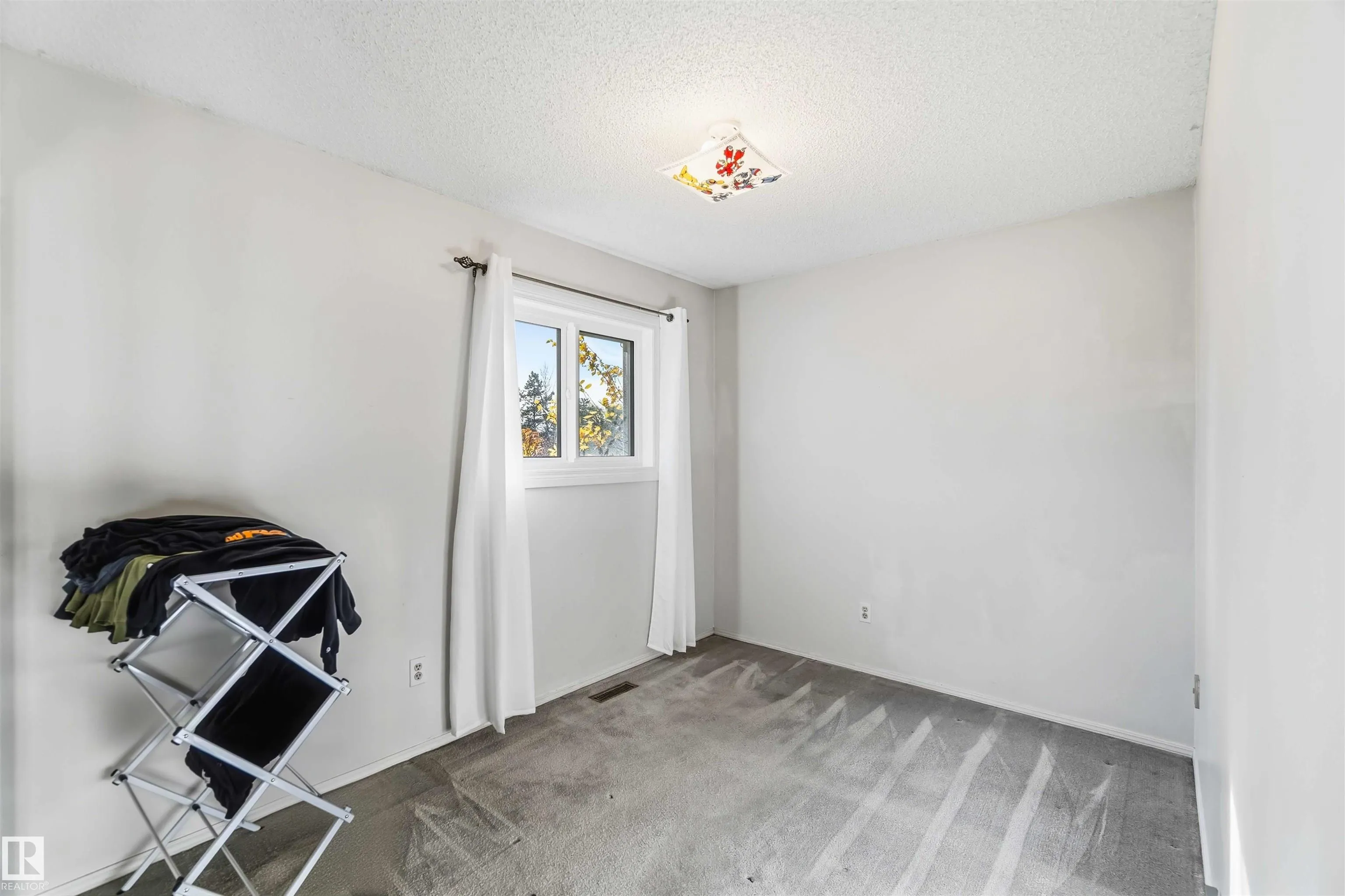 10709 24 Avenue