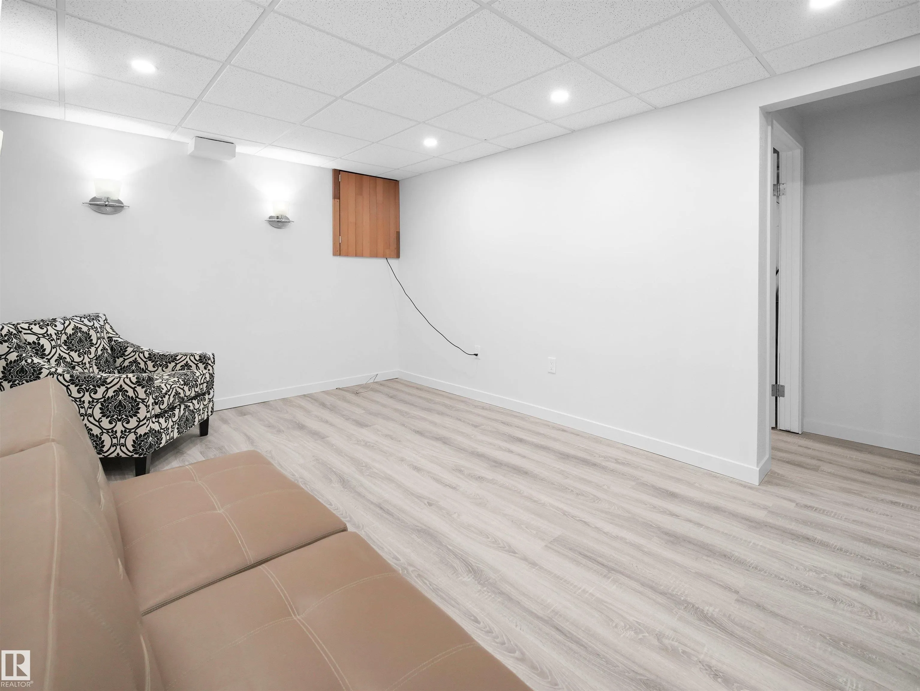 140 CALLINGWOOD Place