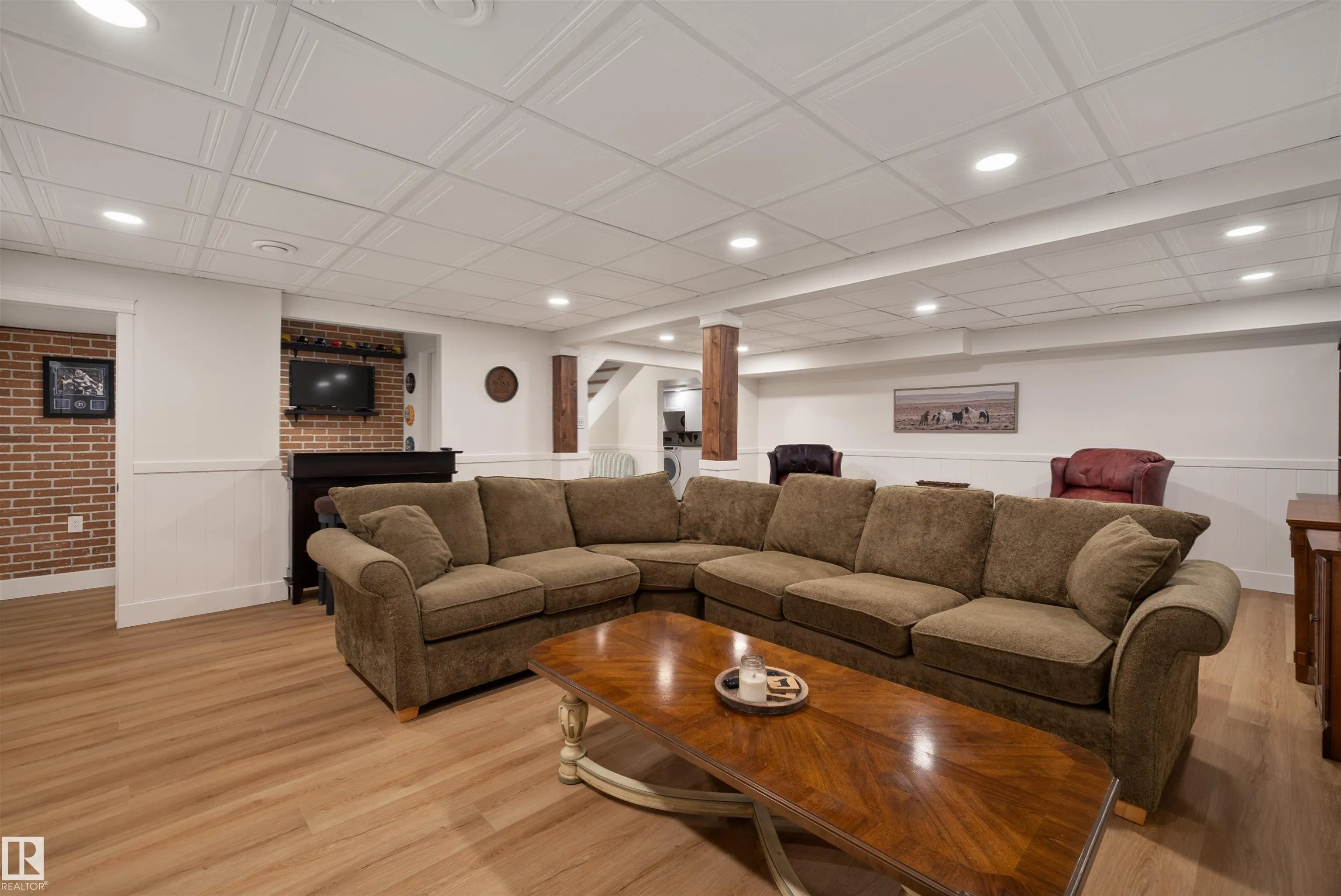 10563 35 AVE