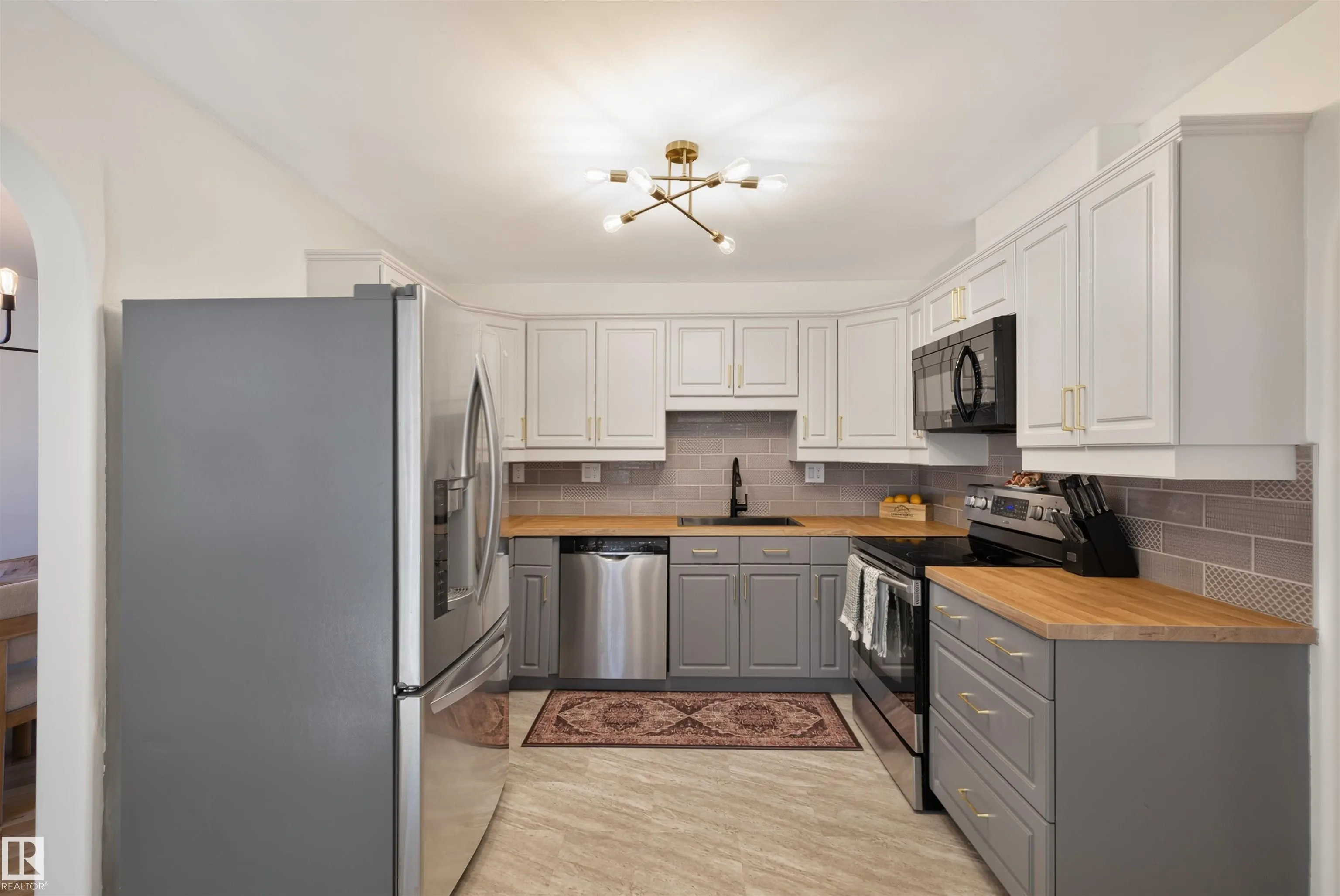 10563 35 AVE
