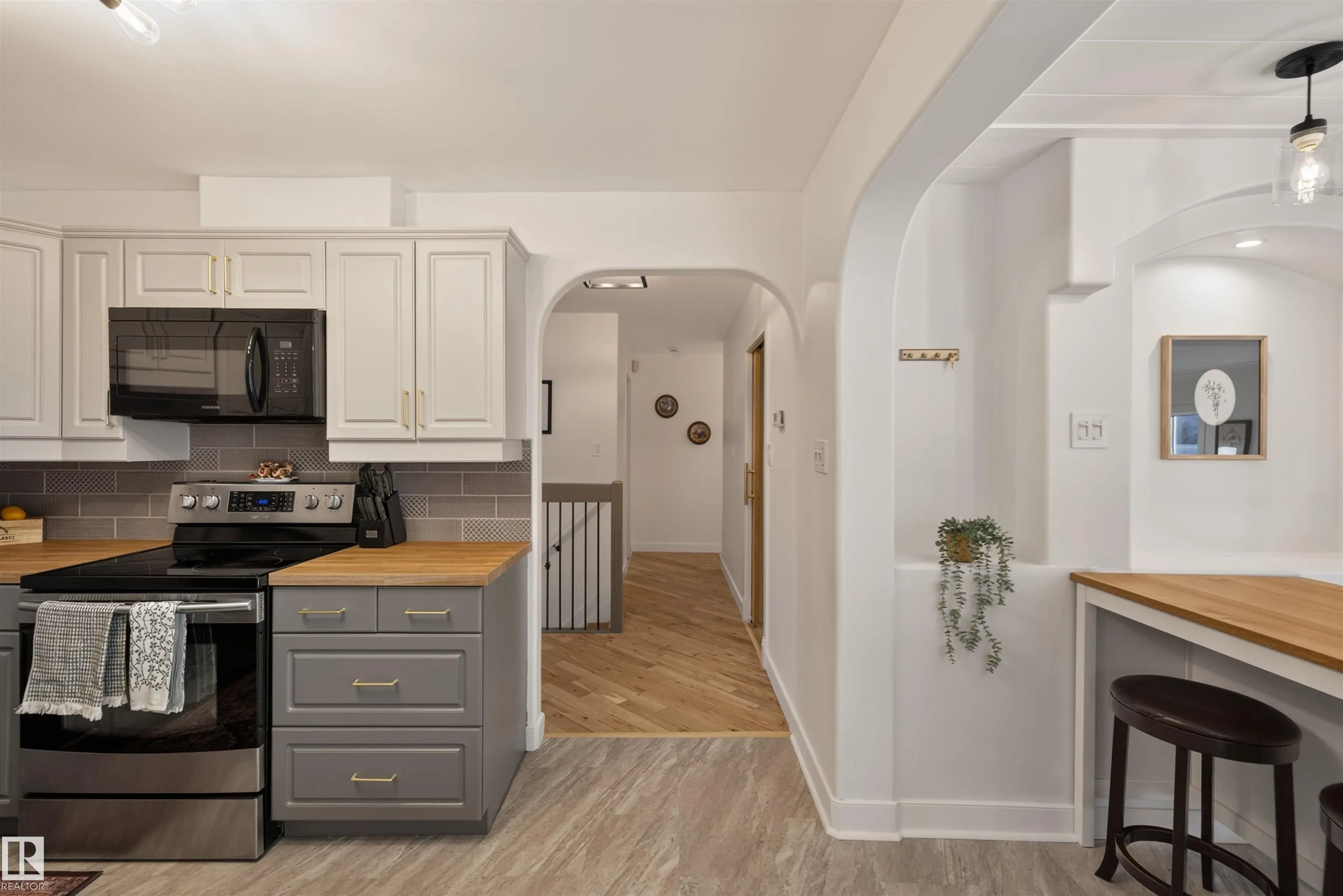 10563 35 AVE