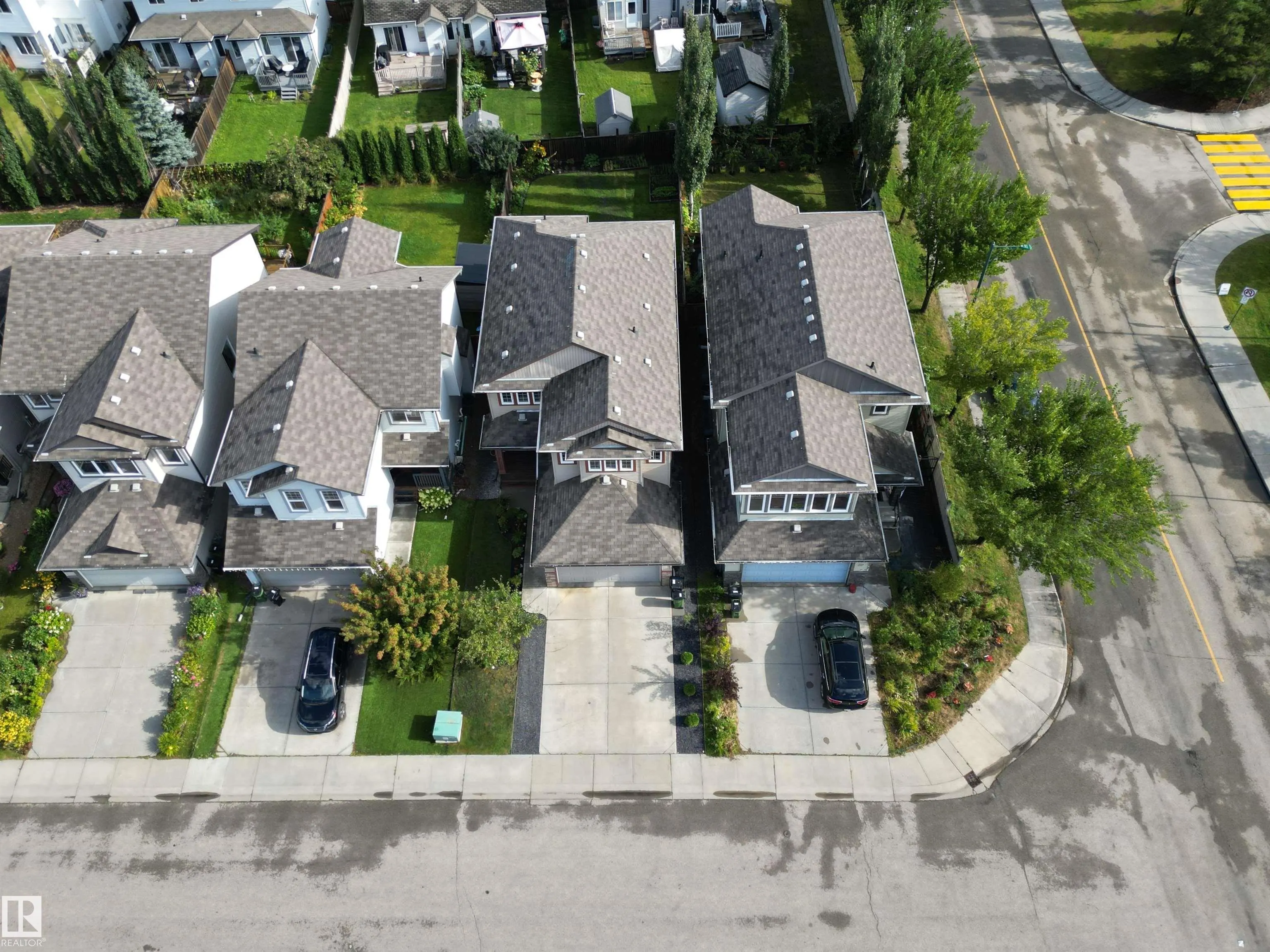 11408 15 Avenue