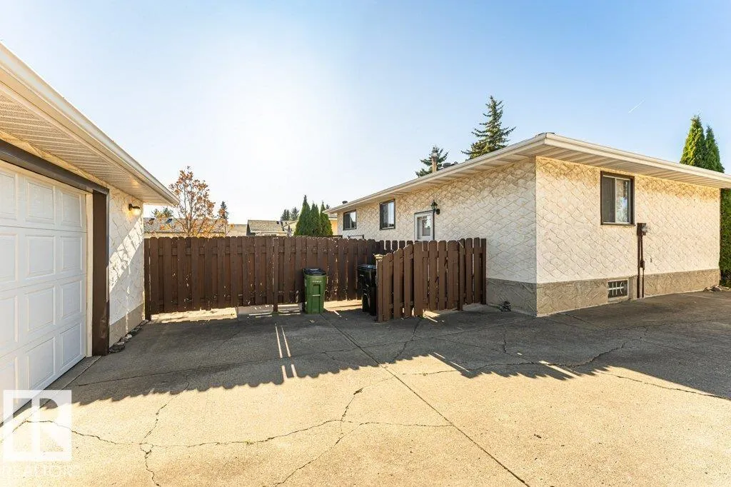 3515 73 Street