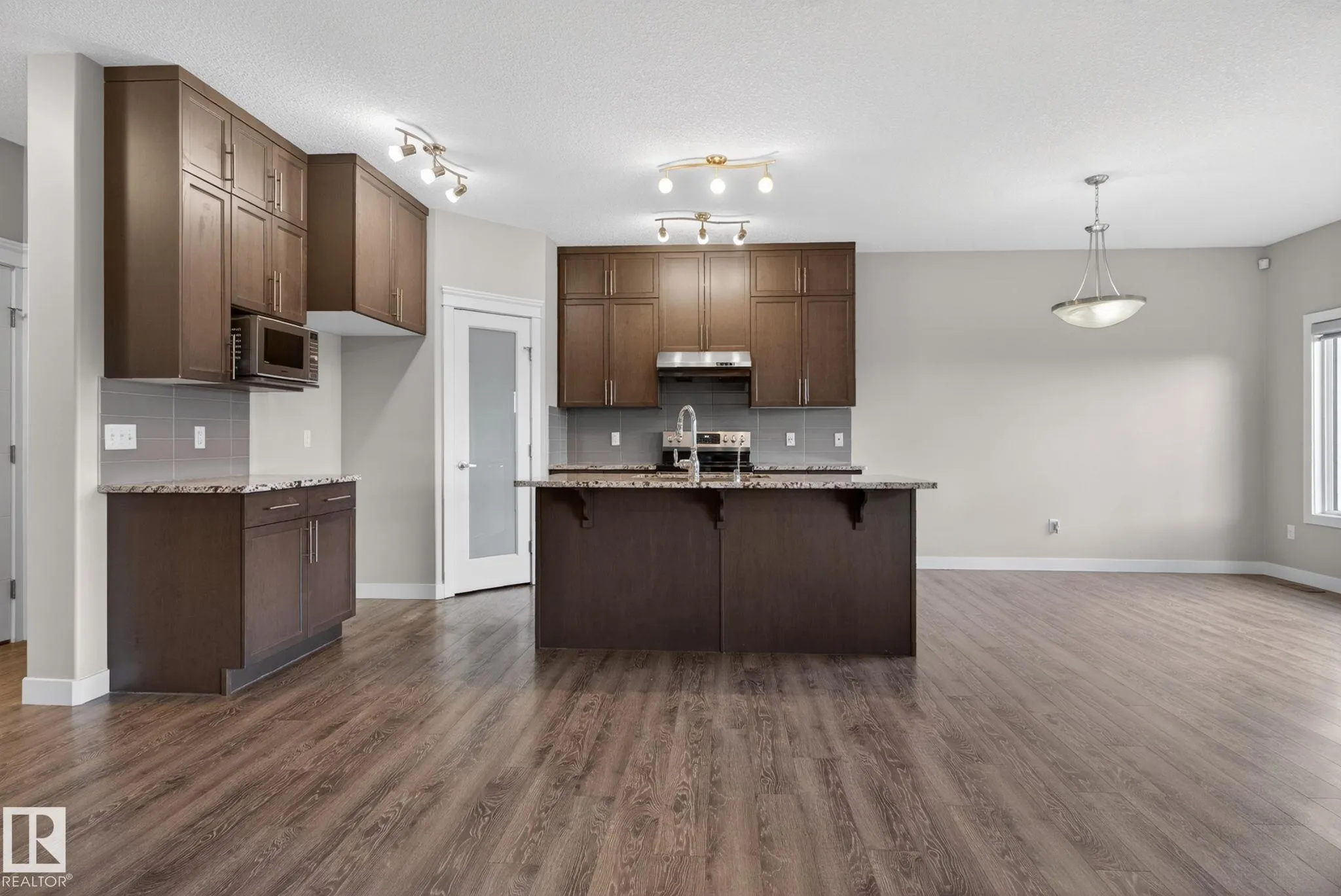 7341 ARMOUR Crescent