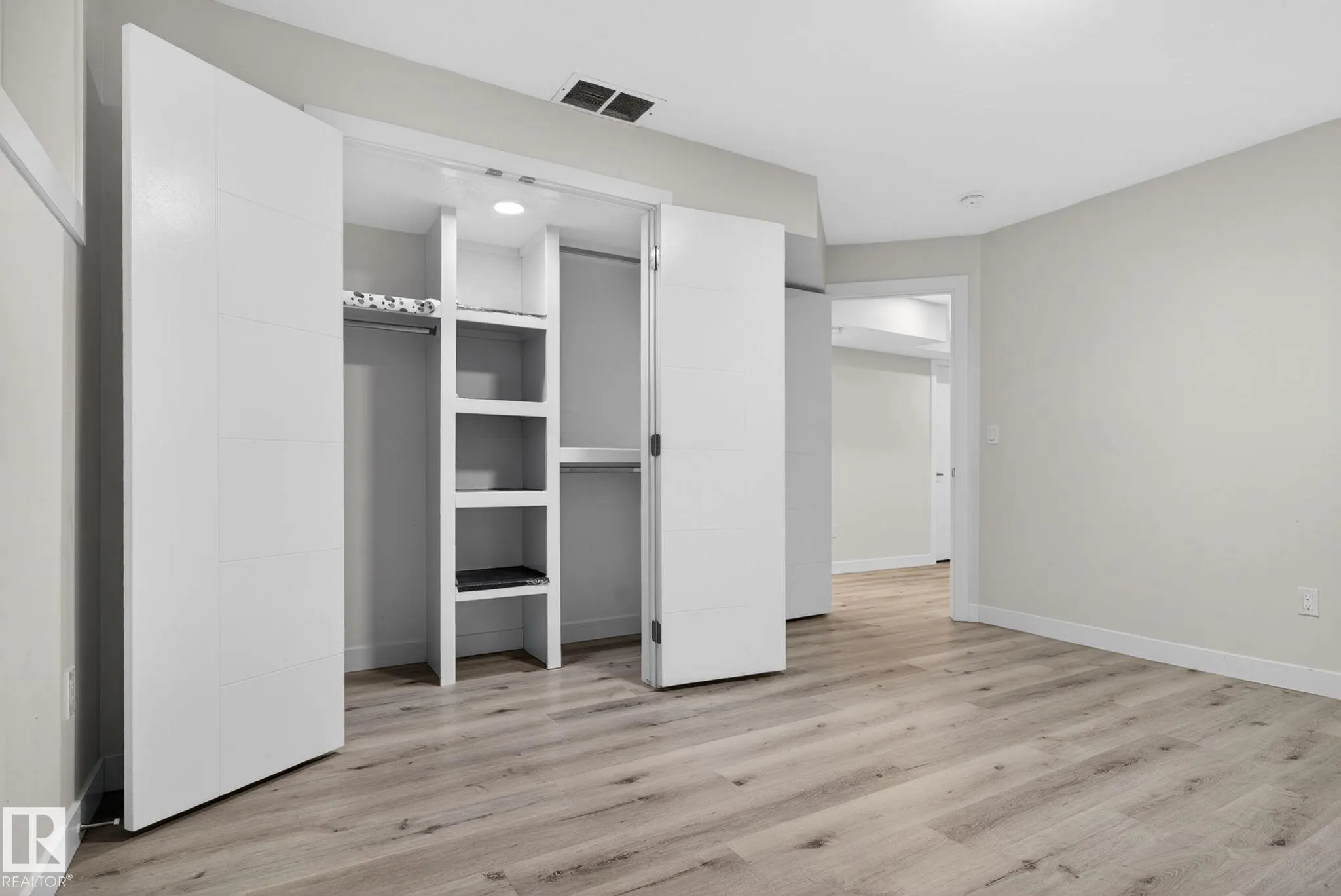 7341 ARMOUR Crescent