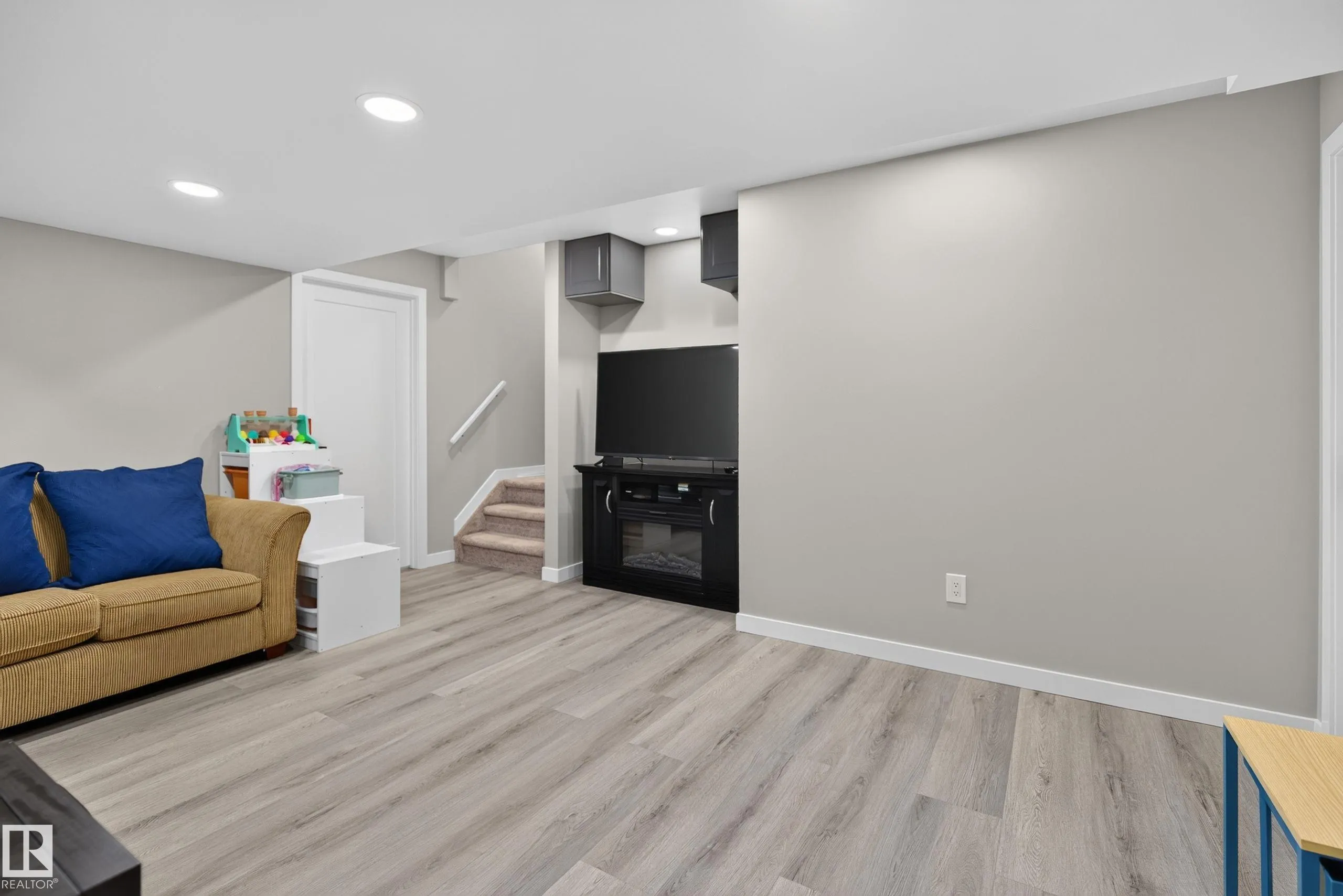 360 CHARLESWORTH Drive