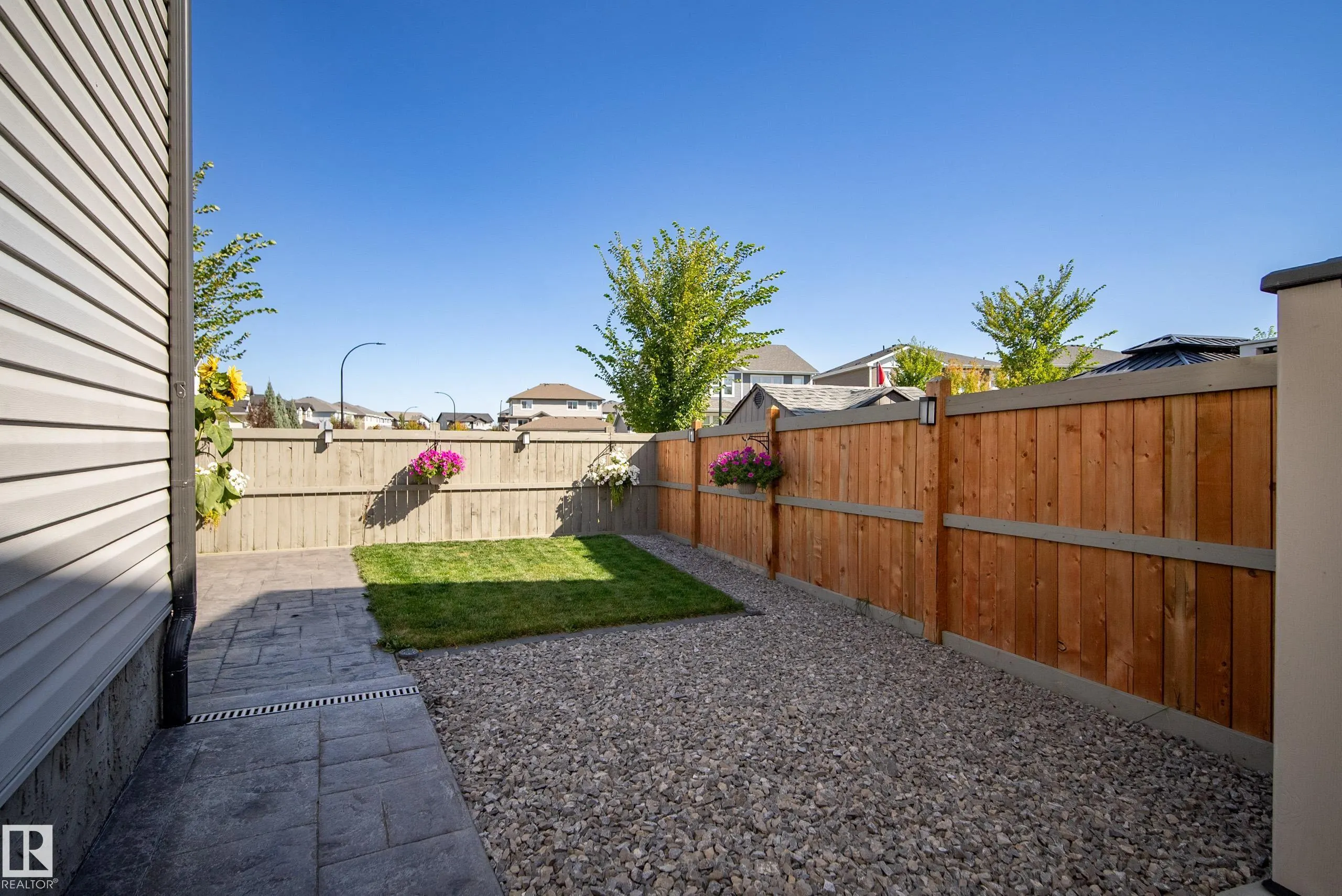 20 ROBERTS Close