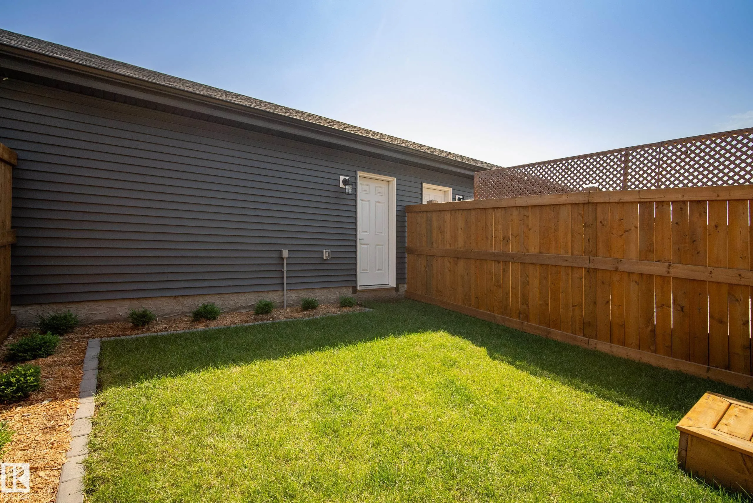 175 KINGLET Boulevard