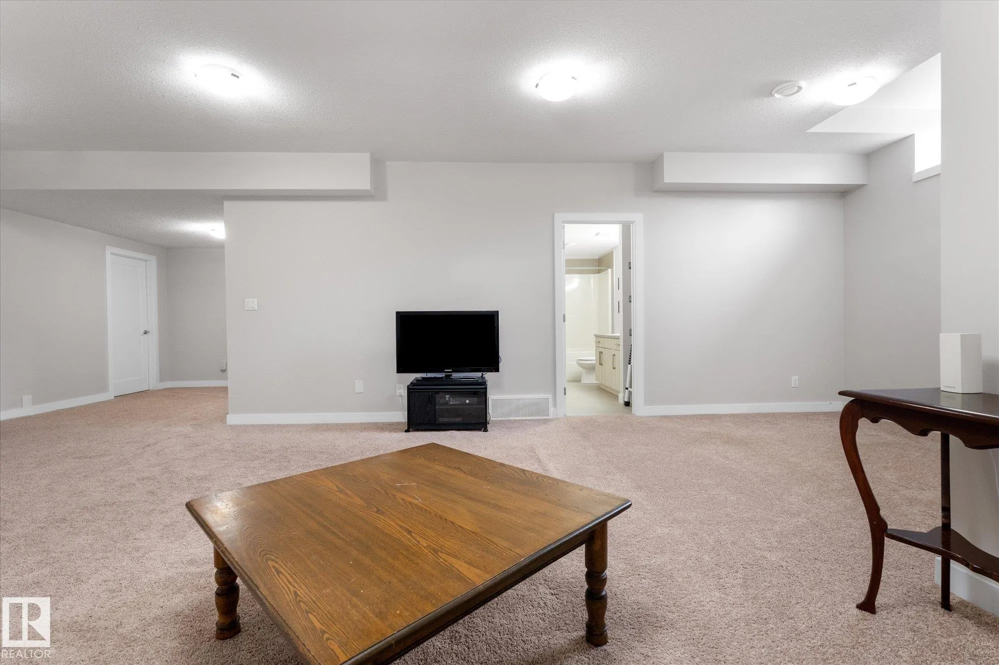 11 PRESCOTT Close