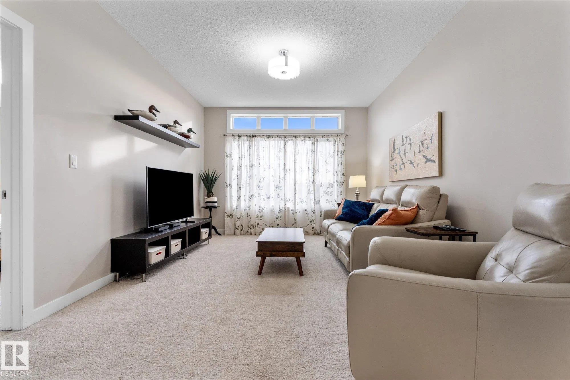 11 PRESCOTT Close
