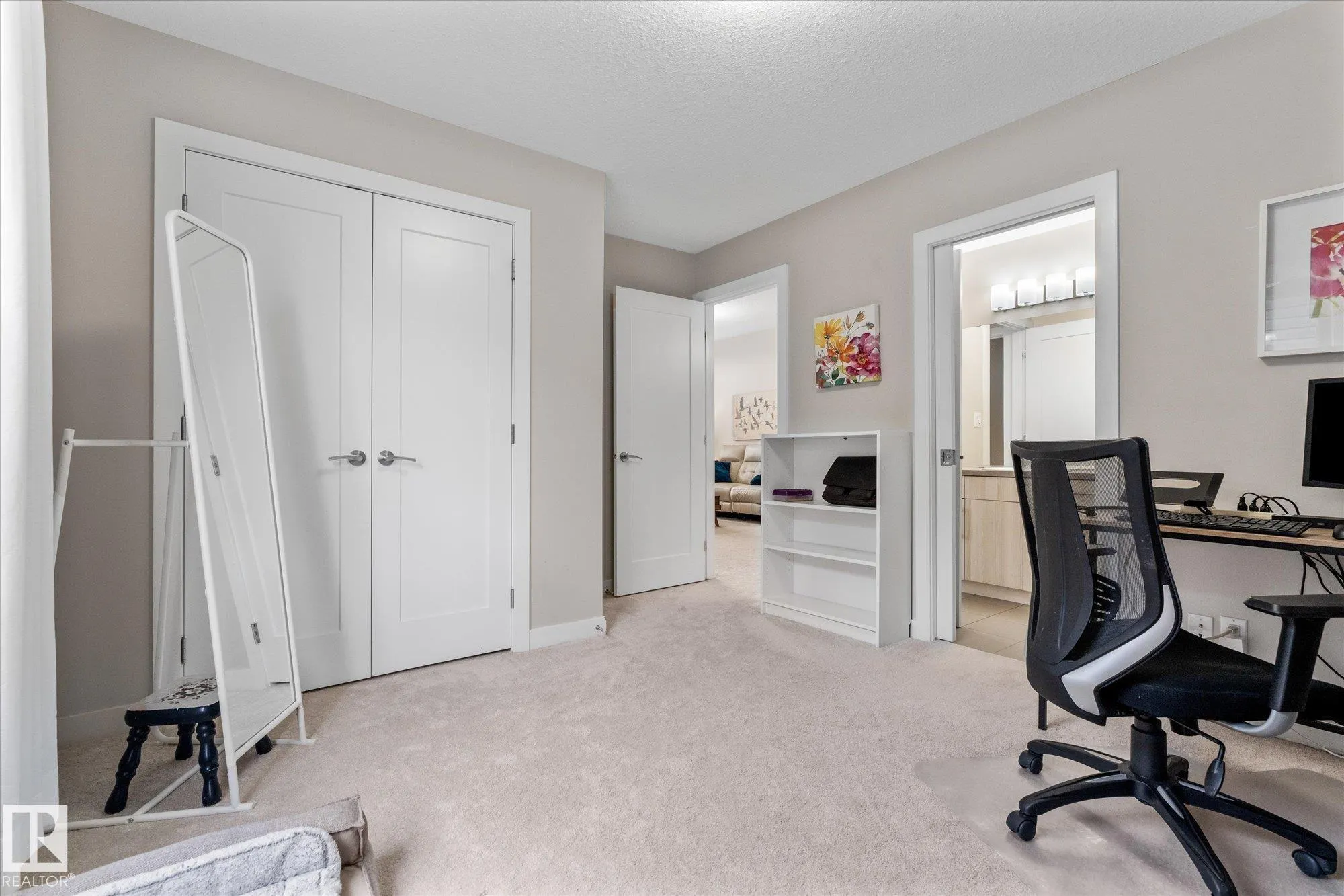 11 PRESCOTT Close