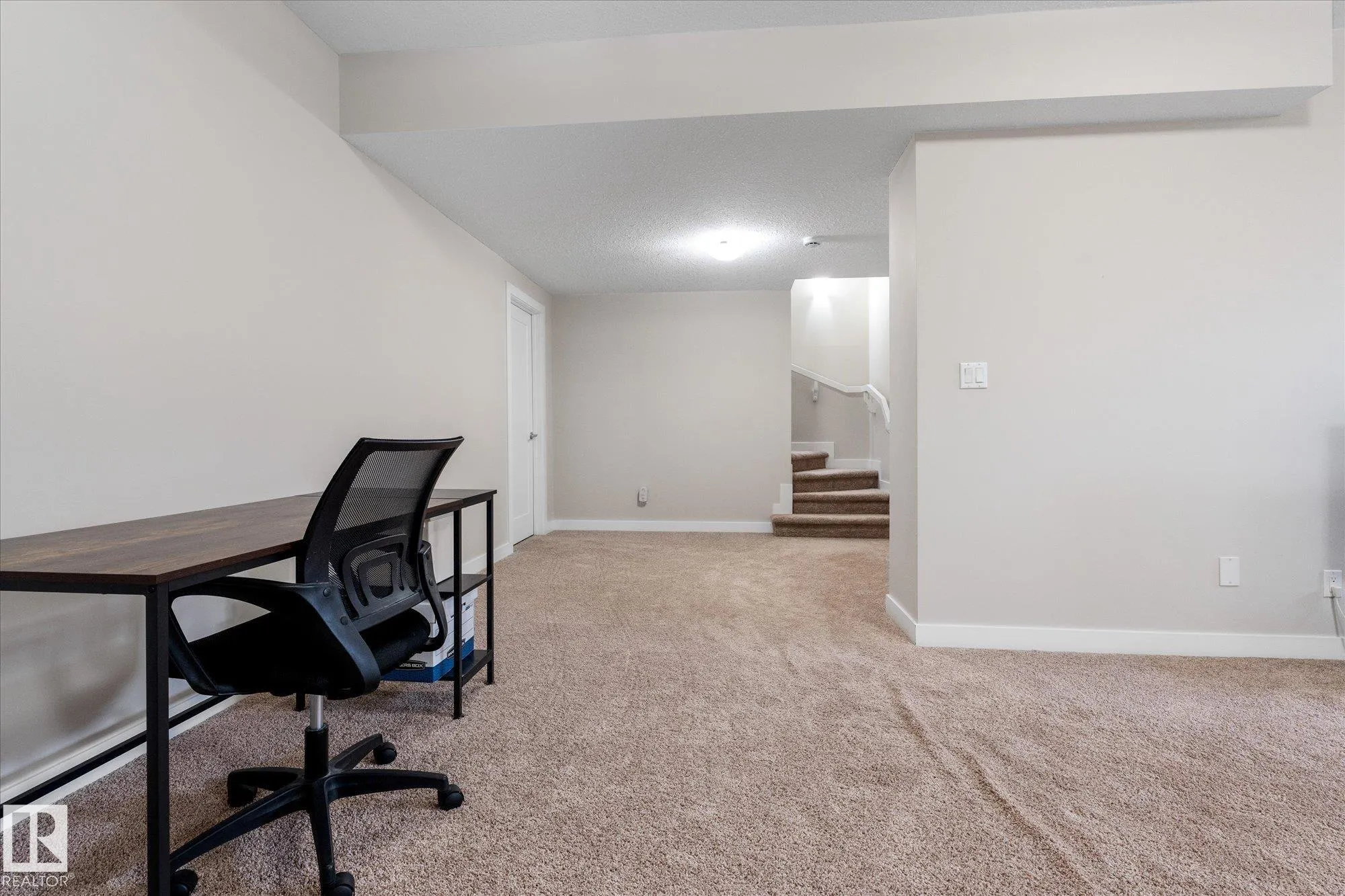 11 PRESCOTT Close