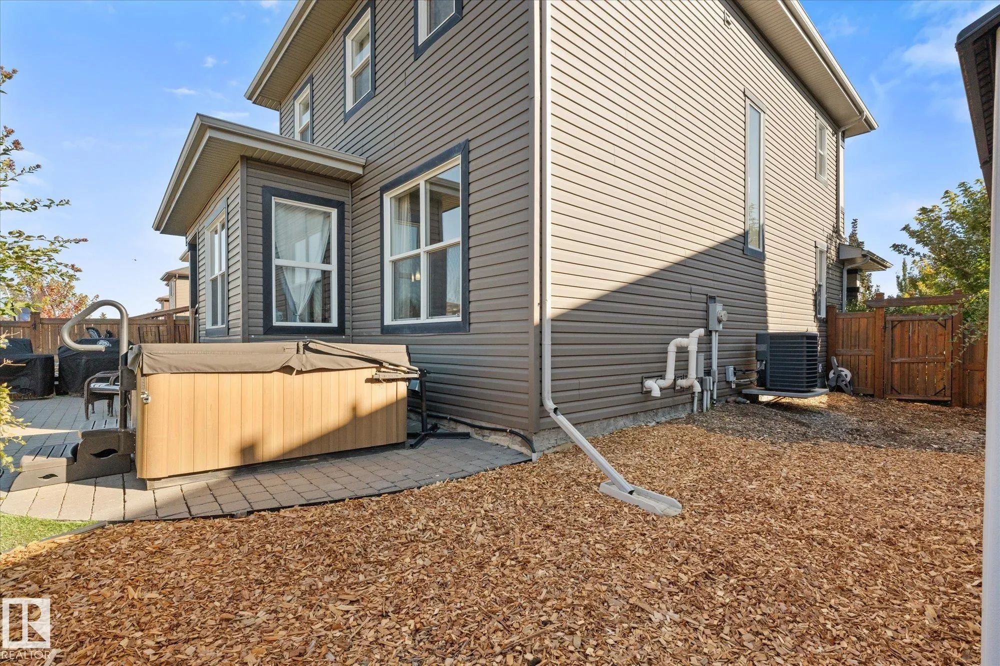11 PRESCOTT Close
