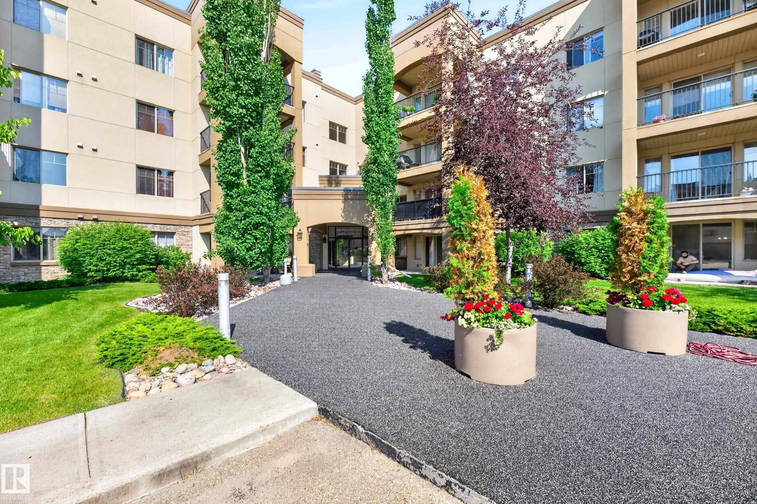 400 PALISADES Way