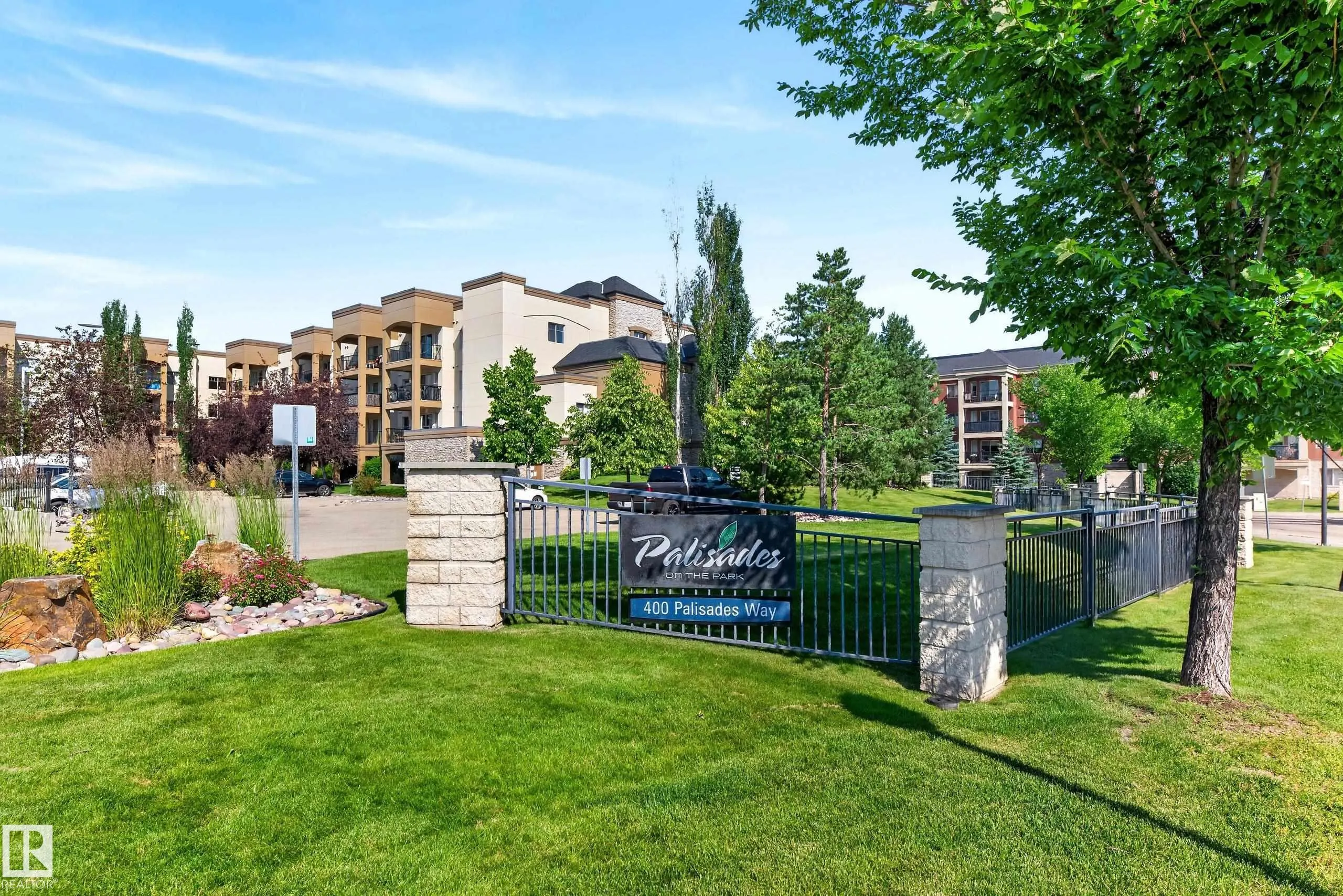 400 PALISADES Way