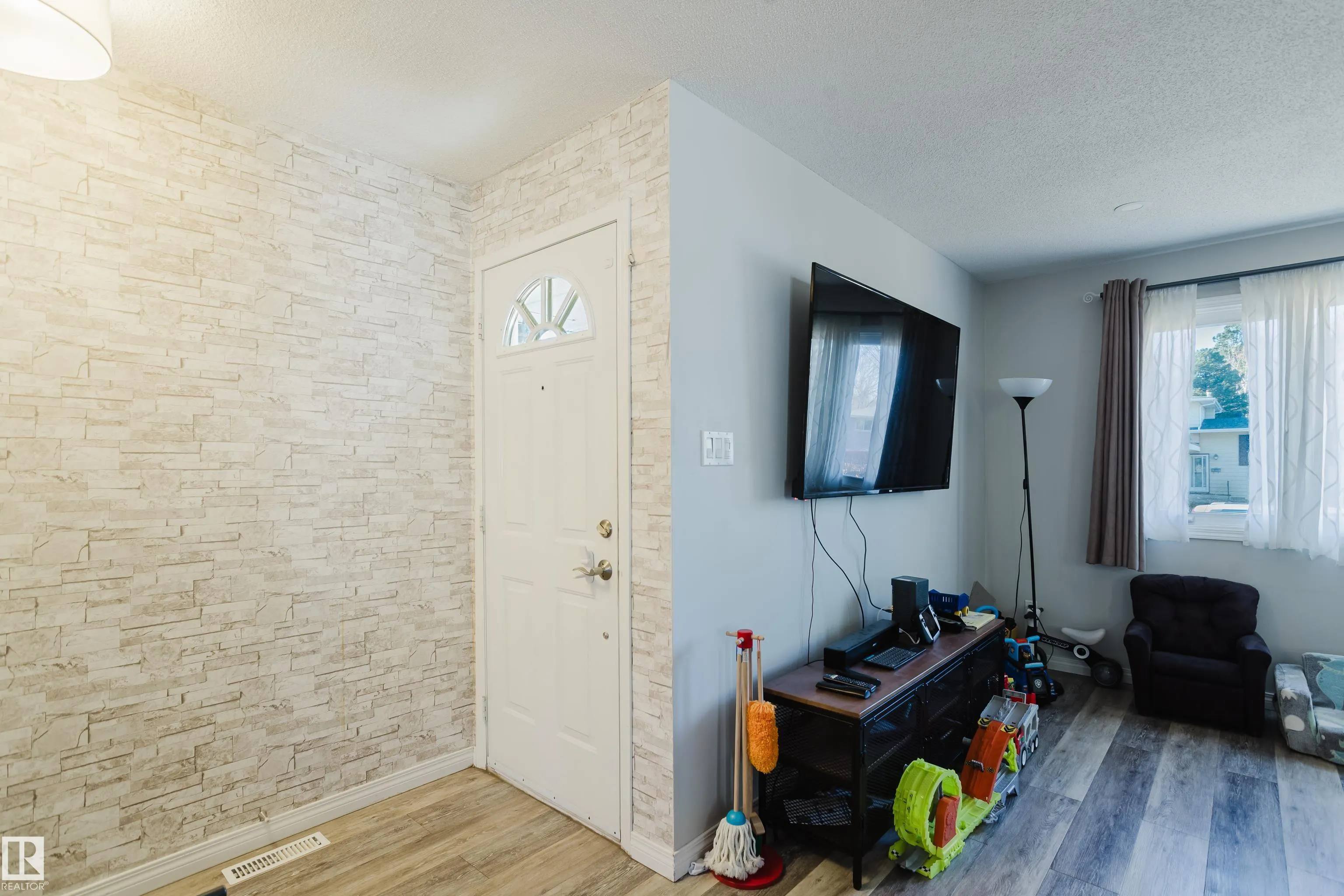 67 STARLING Drive