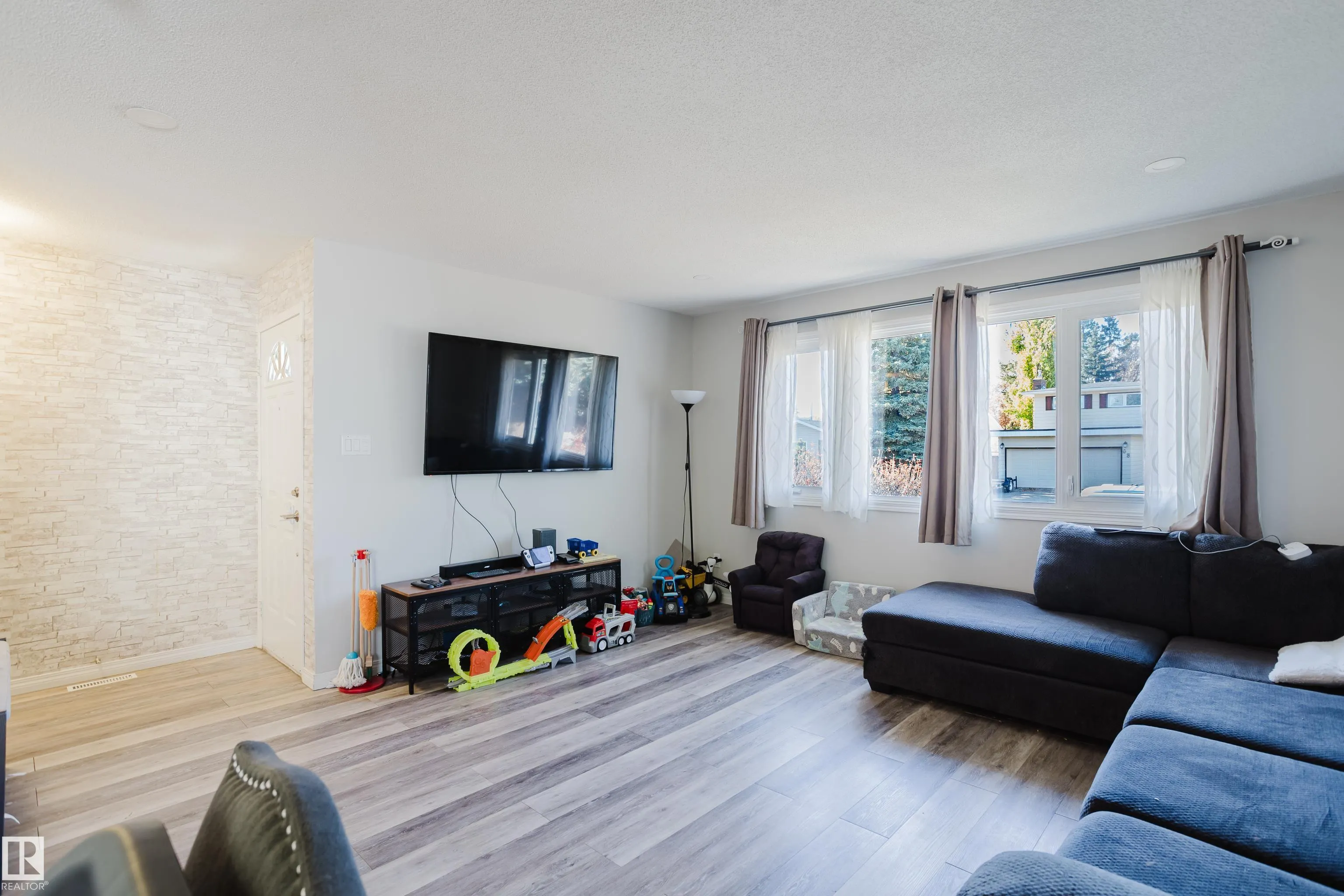 67 STARLING Drive