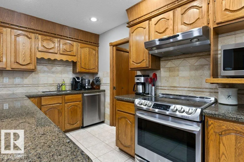 21 LORNE Crescent