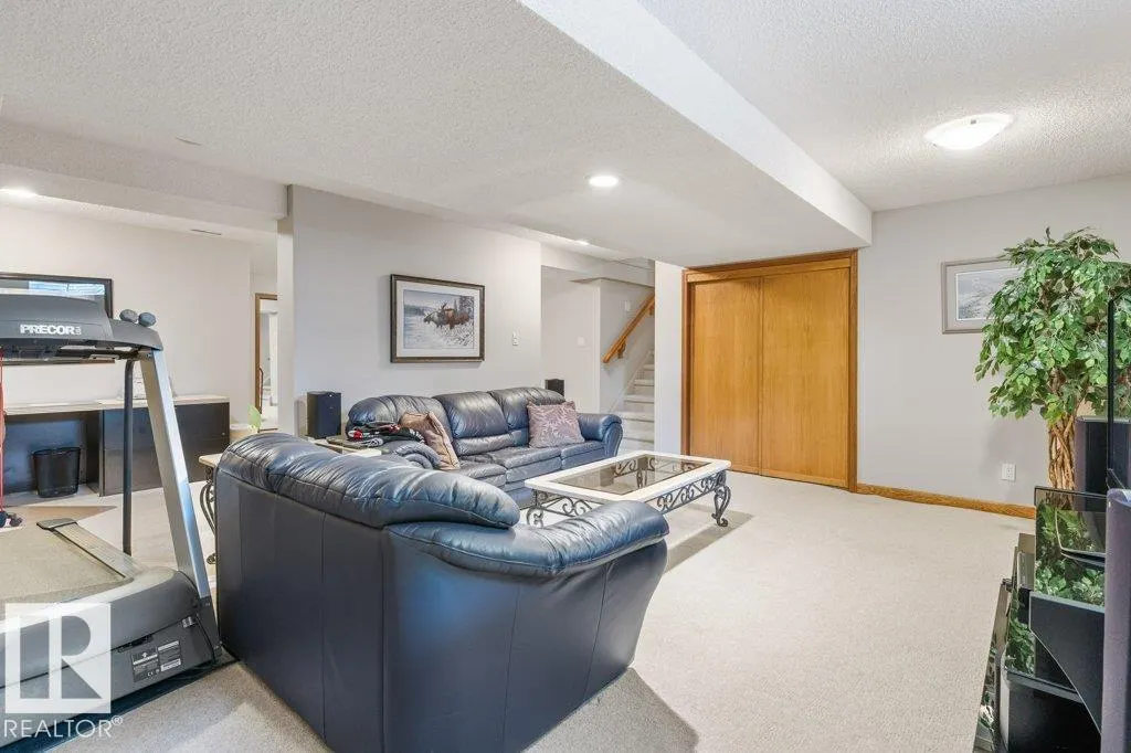 21 LORNE Crescent
