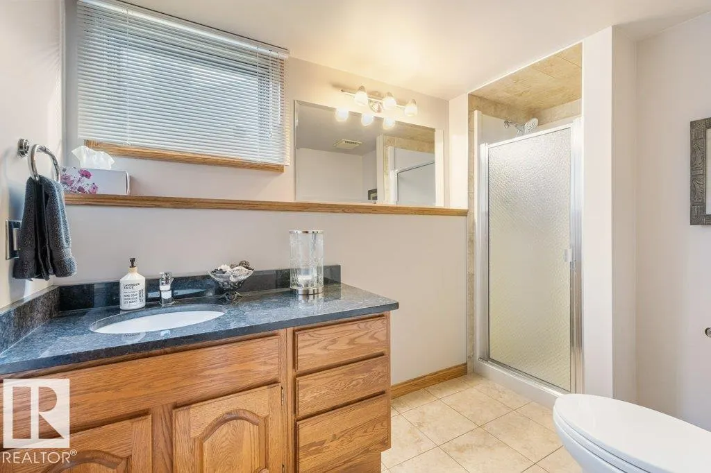 21 LORNE Crescent
