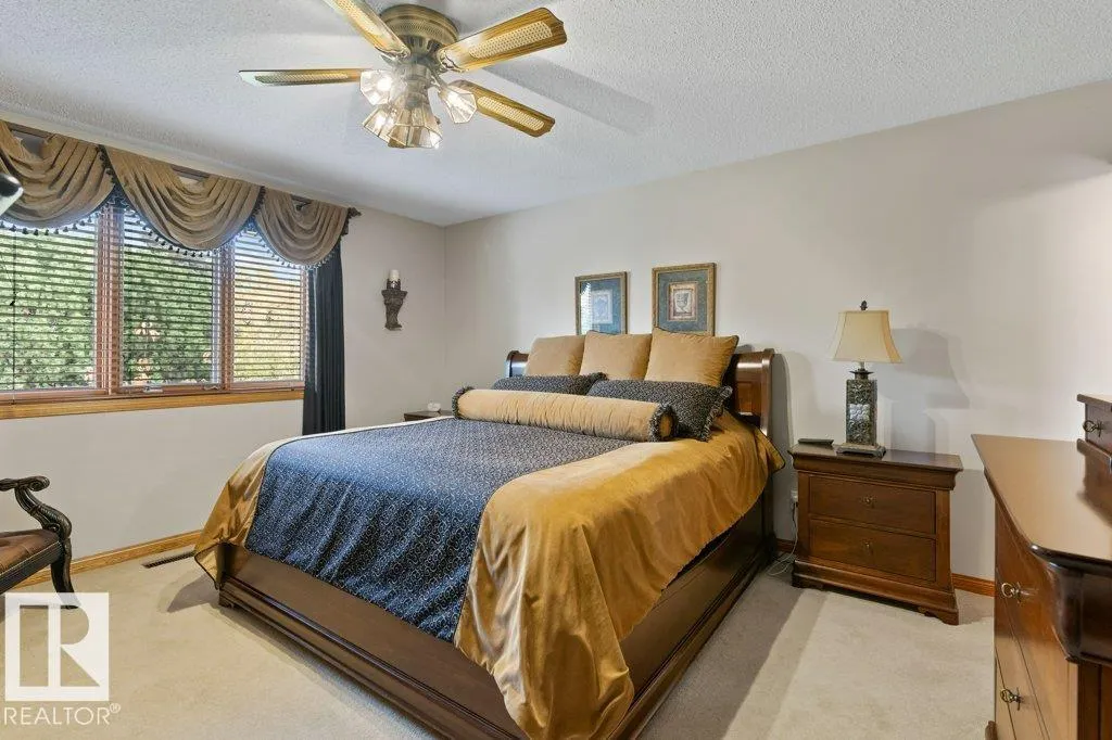 21 LORNE Crescent