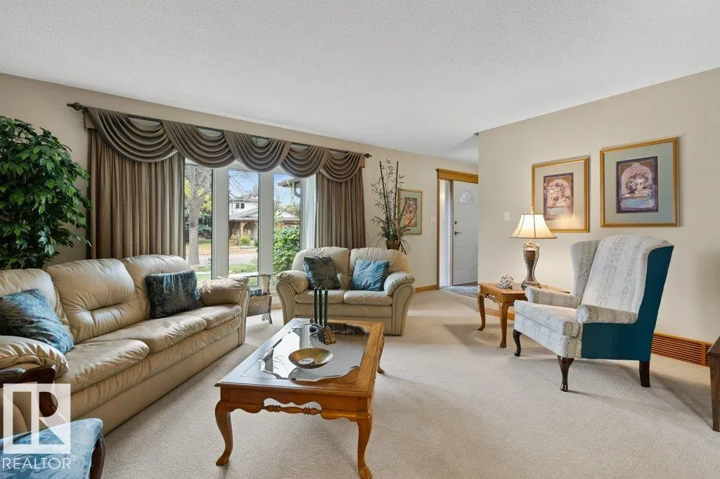 21 LORNE Crescent
