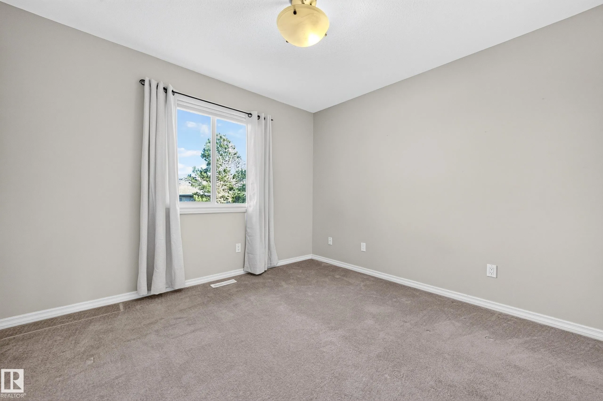 41 SUMMERWOOD Boulevard