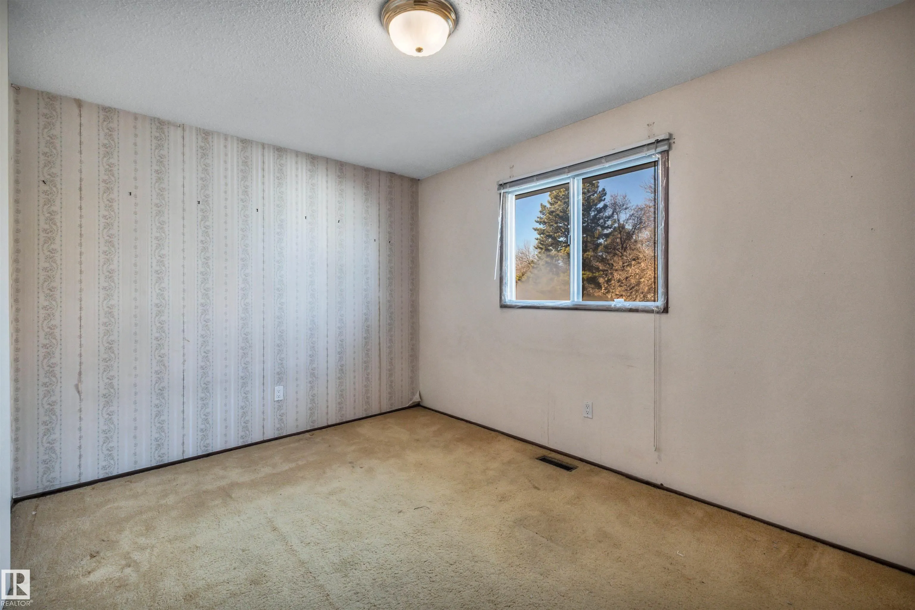 26 GLENWOOD Crescent