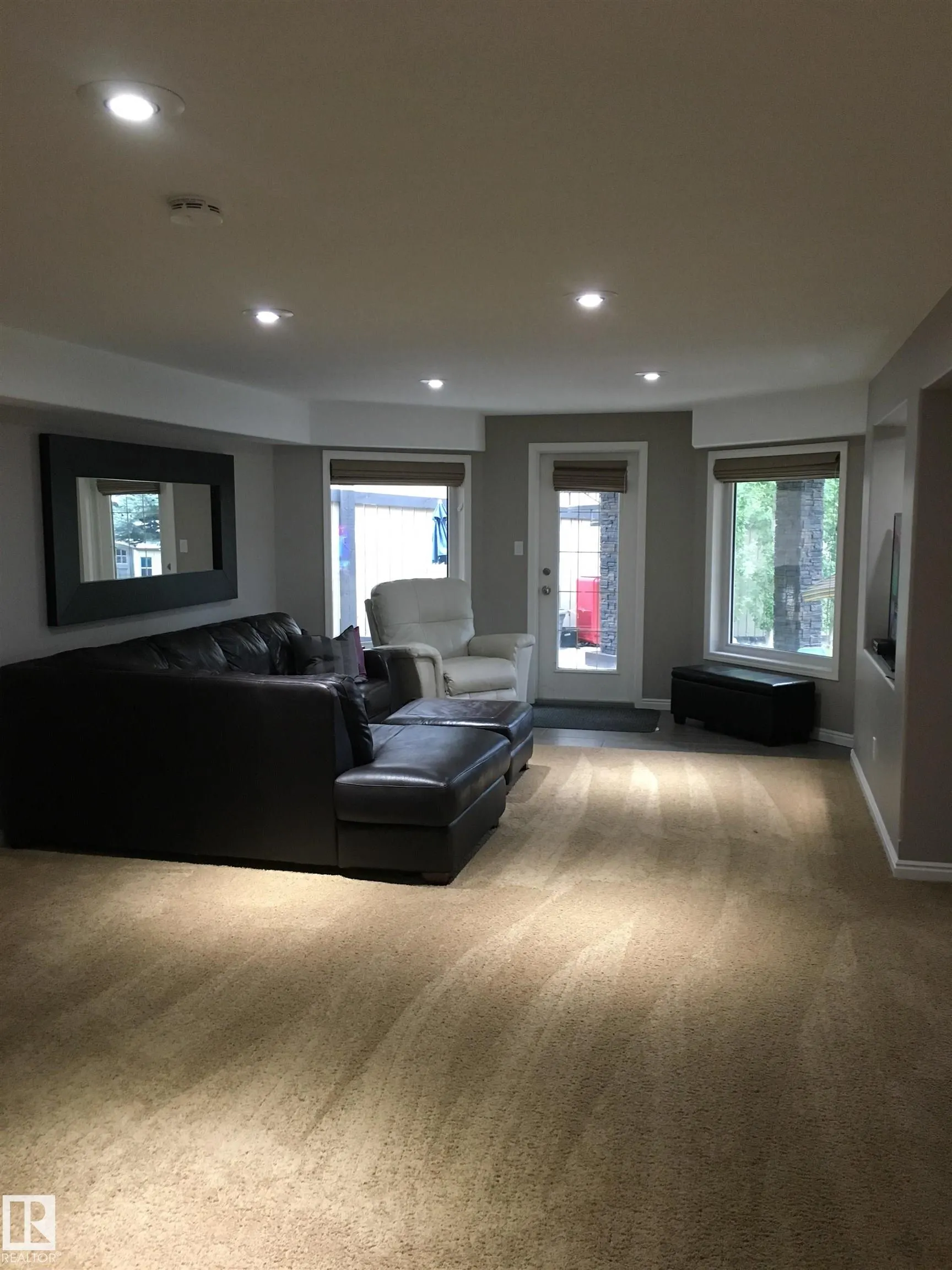 37 EVEREST Crescent